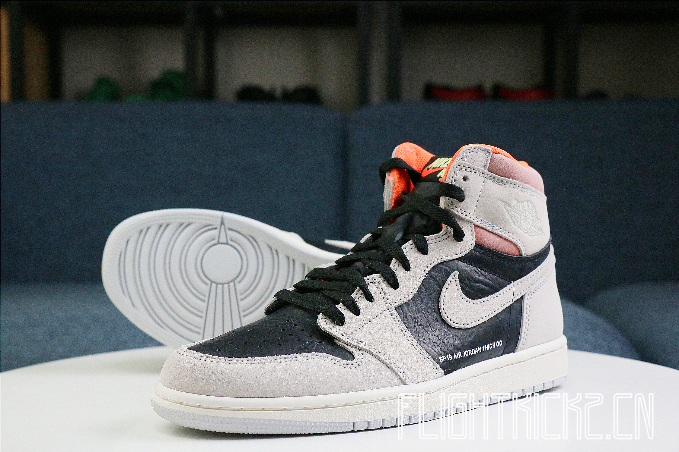 Air Jordan 1 Retro High OG Grey Crimson 2019