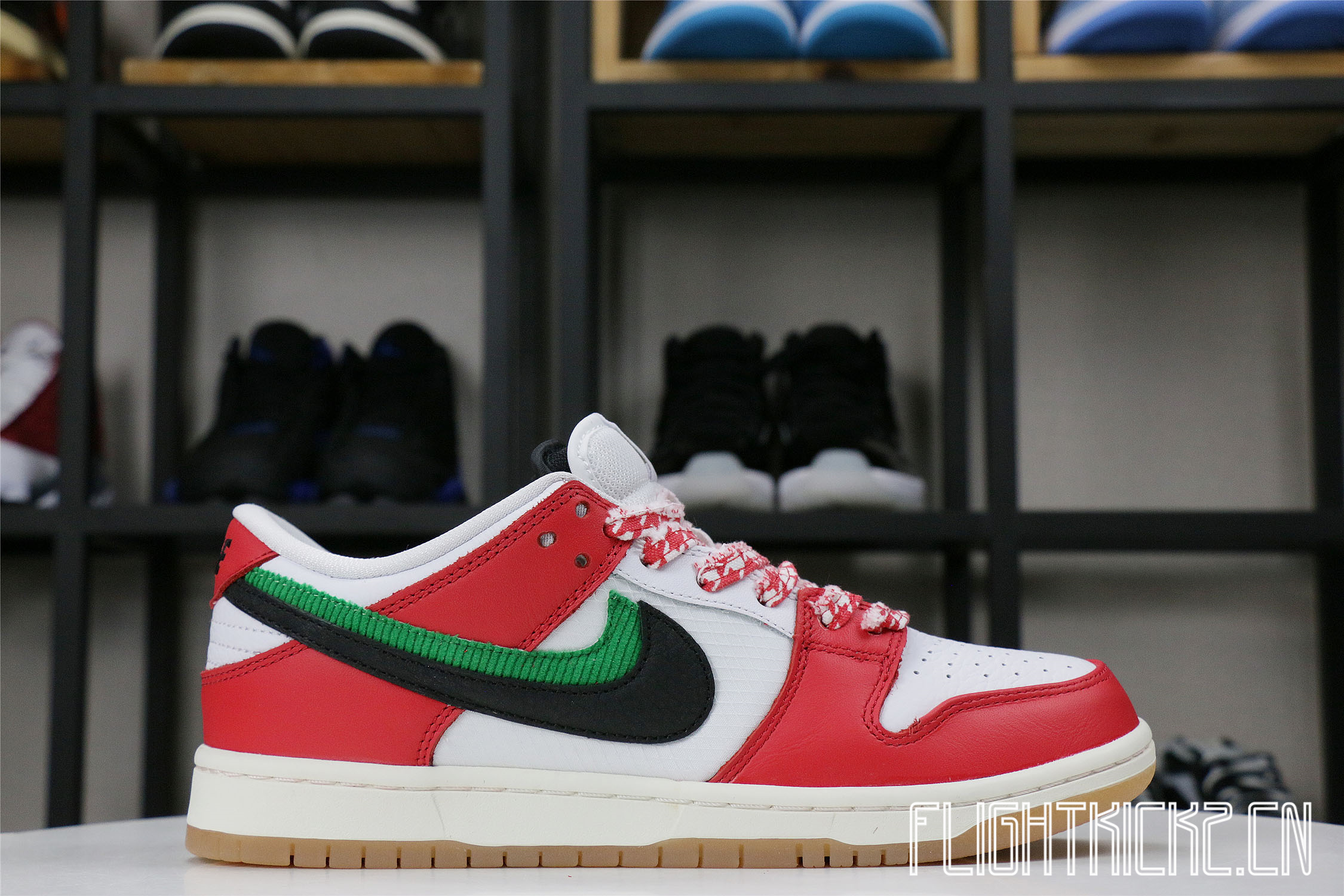 Frame Skate x Nike SB Dunk Low “Habibi”