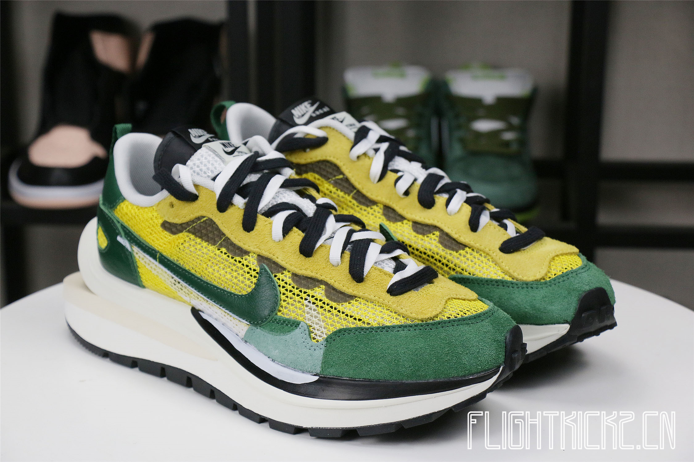 Nike Vaporwaffle sacai Tour Yellow Stadium Green (LN5 A1)
