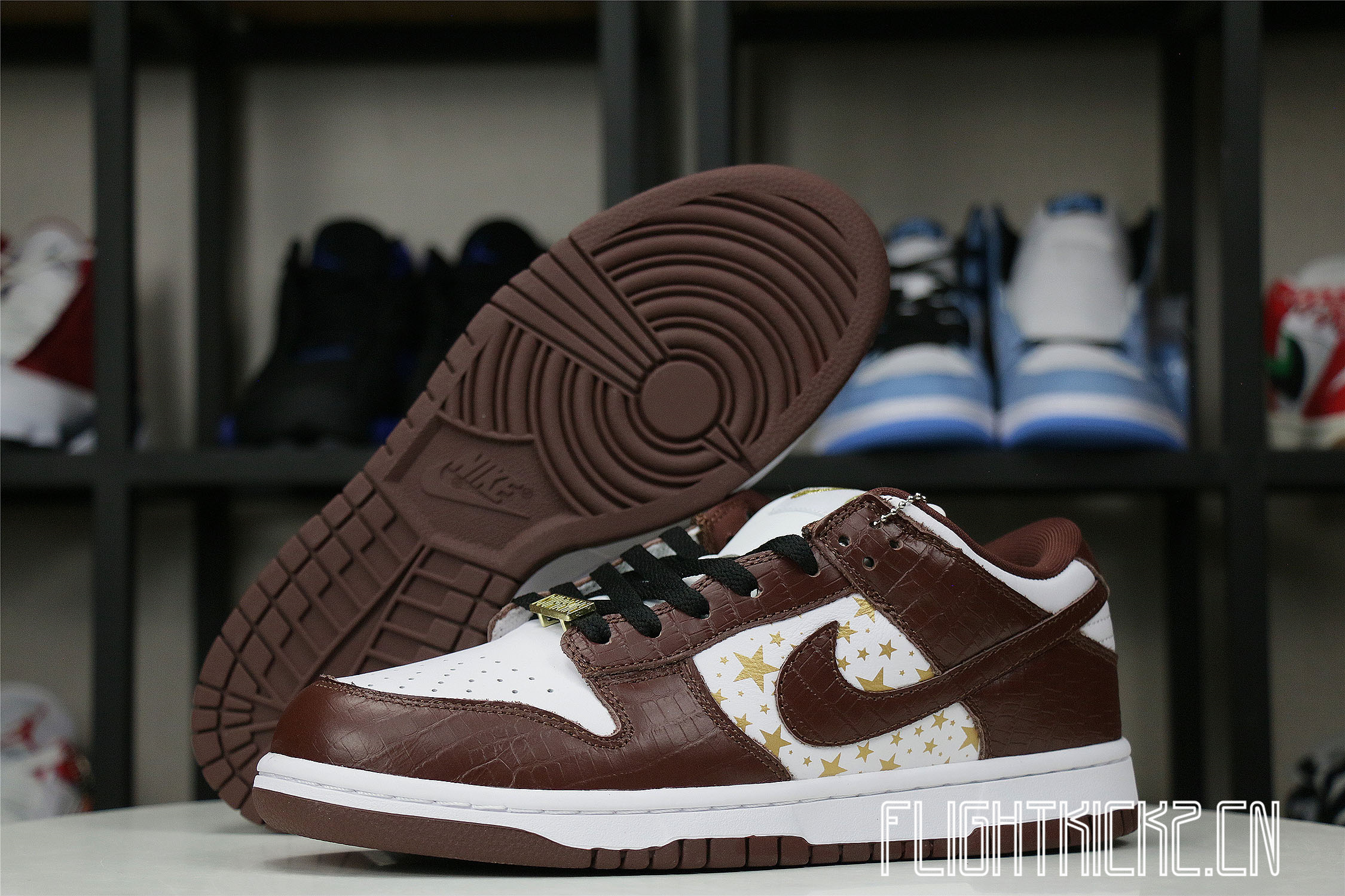 Nike SB Dunk Low Supreme Barkroot Brown