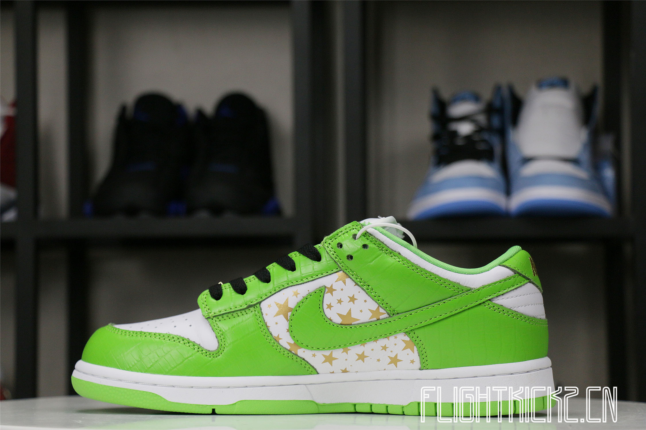 Nike SB Dunk Low Supreme Mean Grean