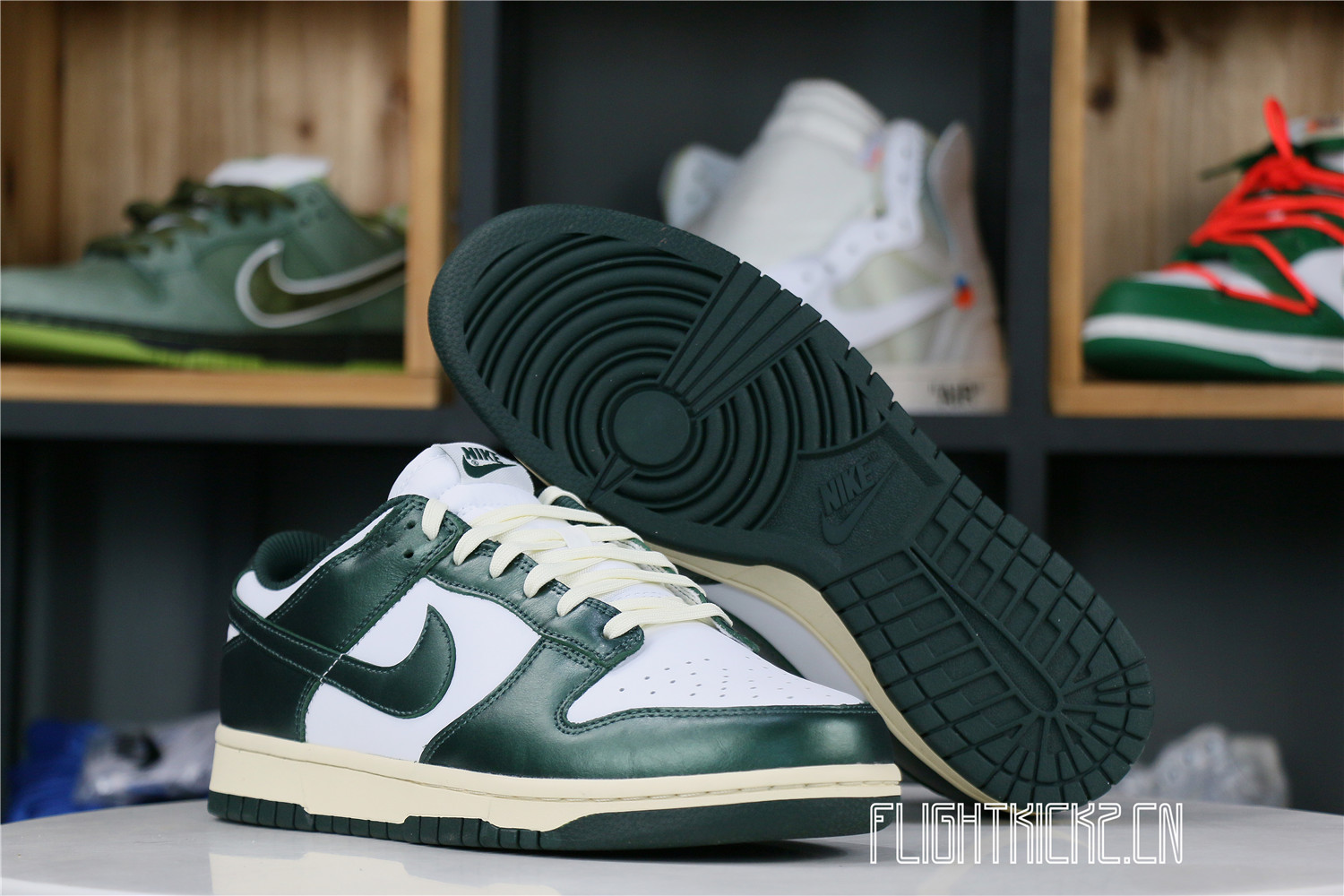 Nike Dunk Low Vintage Green (W)(LN5 A1 Batch)