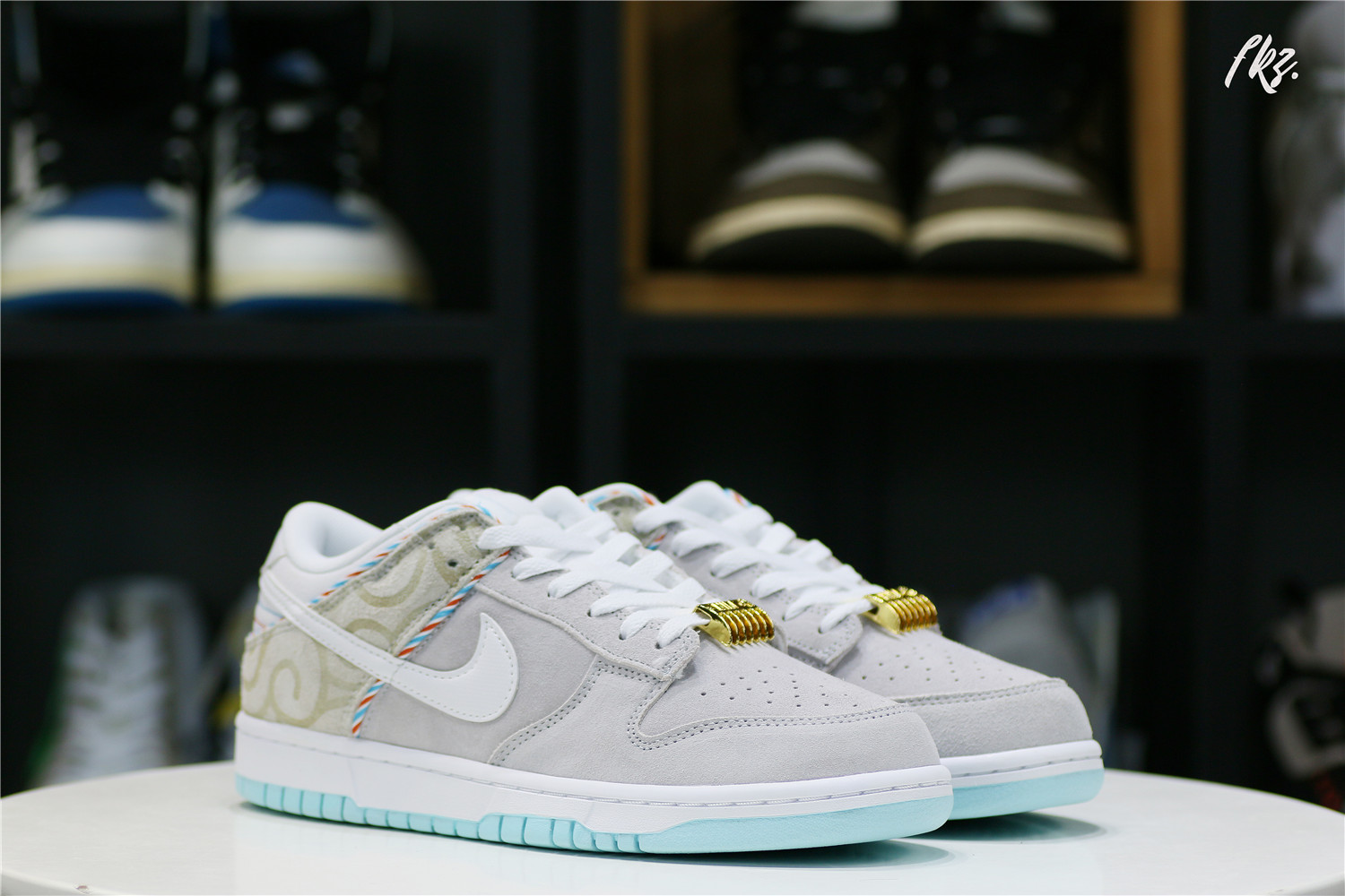 Nike Dunk Low SE Barber Shop Grey