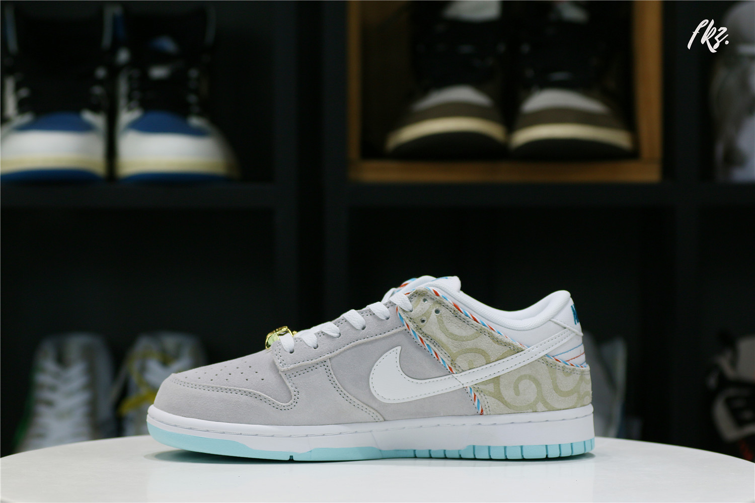 Nike Dunk Low SE Barber Shop Grey