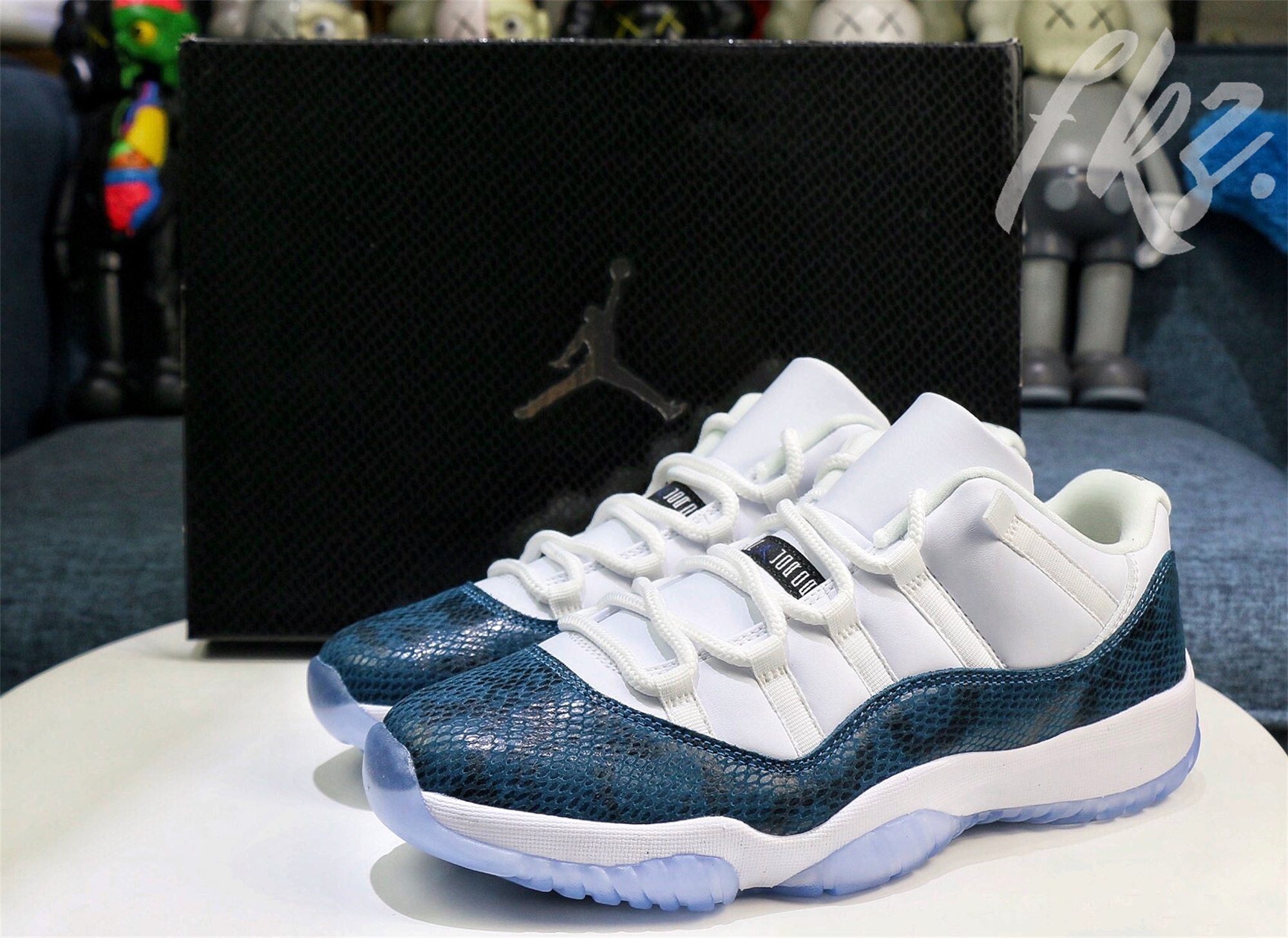 Air Jordan 11 Retro Low Le Snakeskin Blue 2019