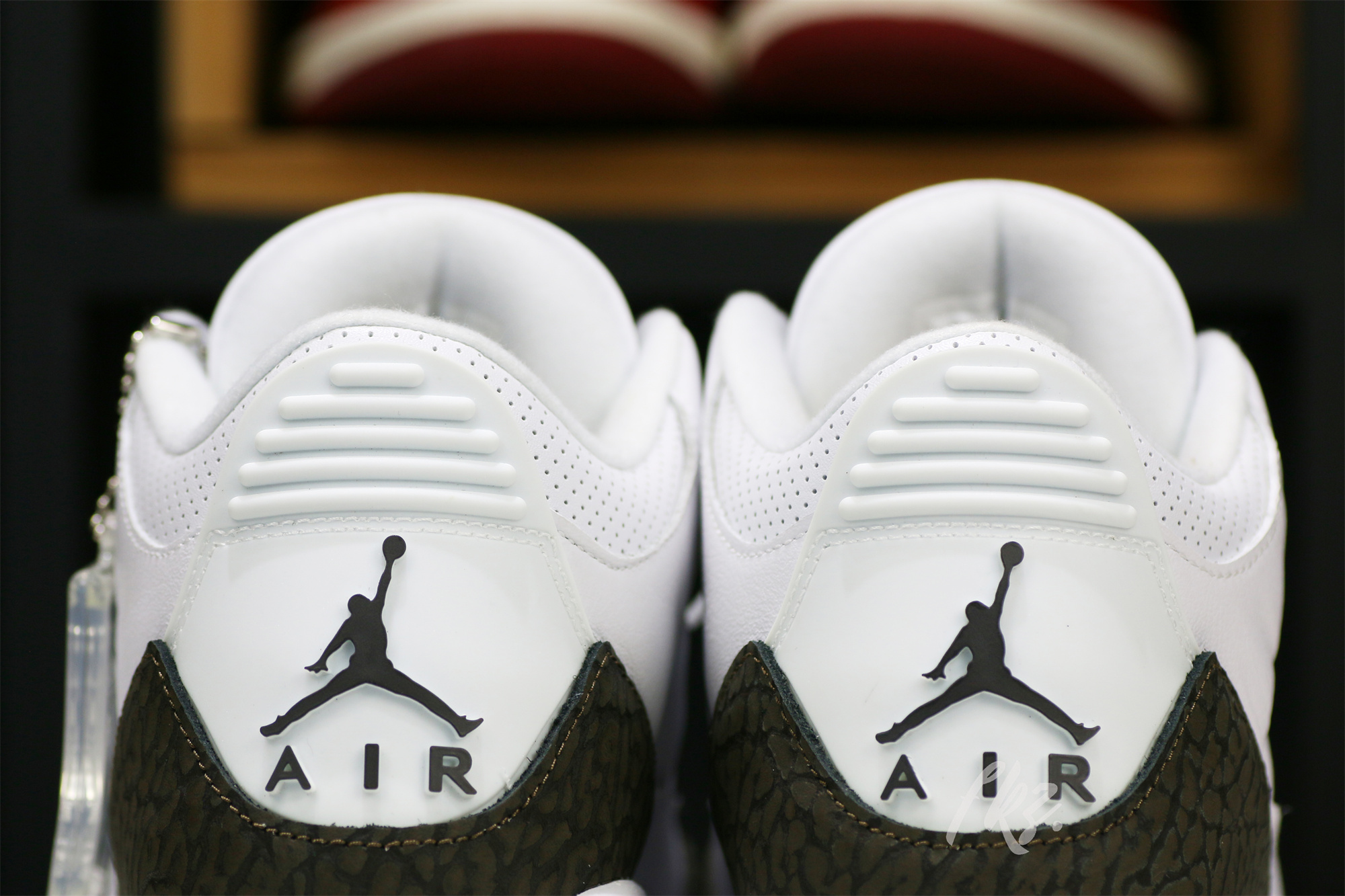 Air Jordan 3 Retro Mocha 2018