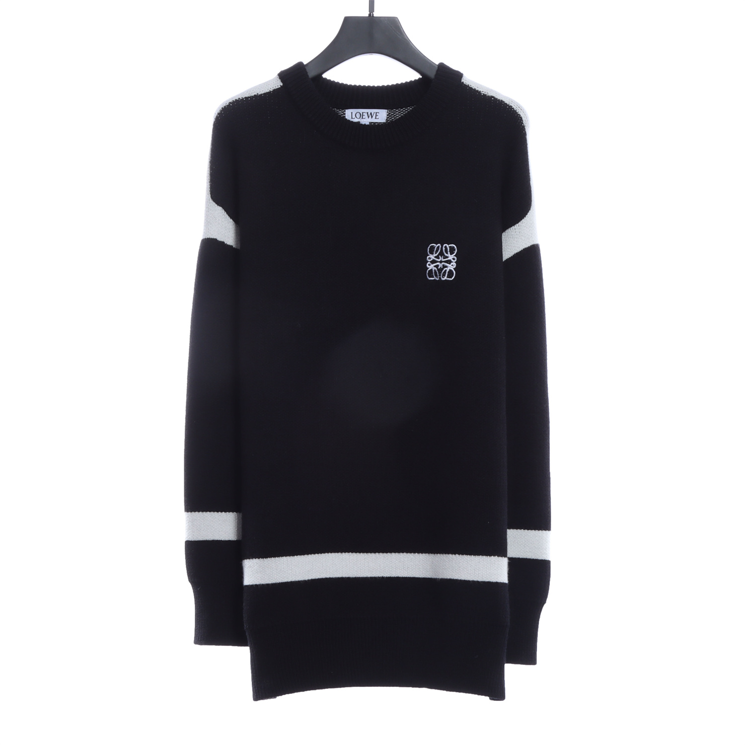 LOEVVE 22FW Ribbon Embroidered Crew Neck Sweater