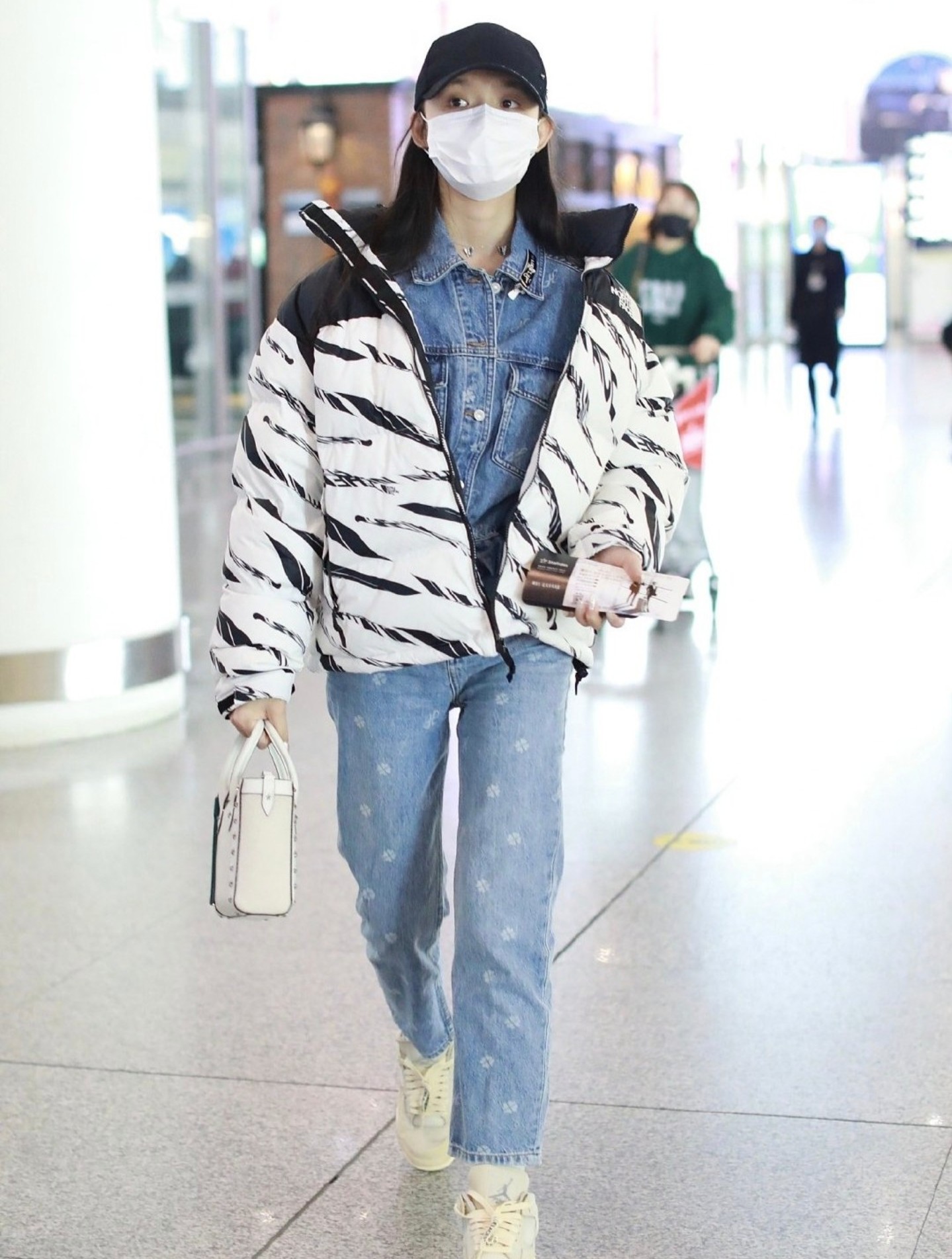 White ‘ZebraLogoPattern’ Down Jacket