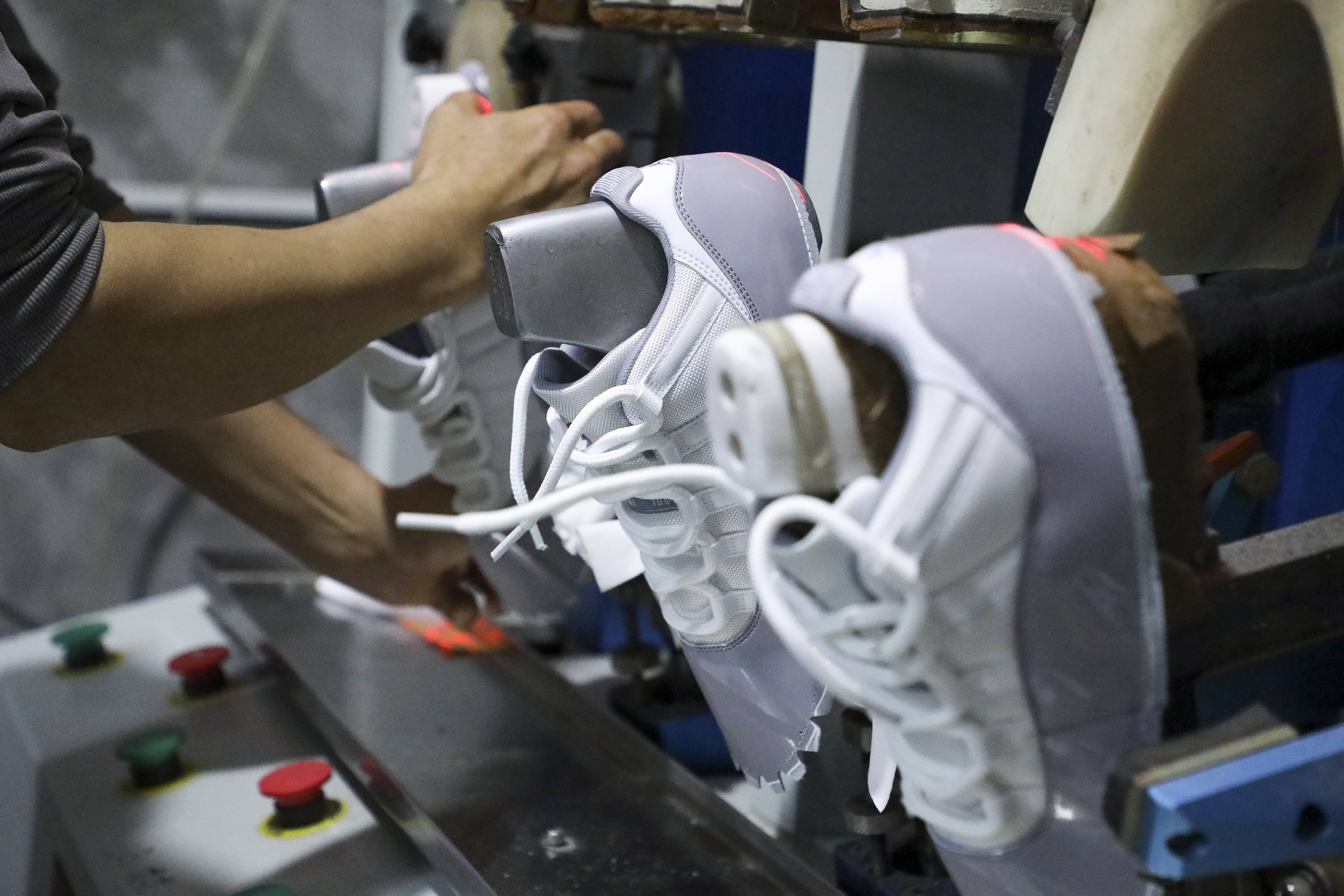 Air Jordan 11 Retro Low Cement Grey 2023 (LN5 A1 Batch)