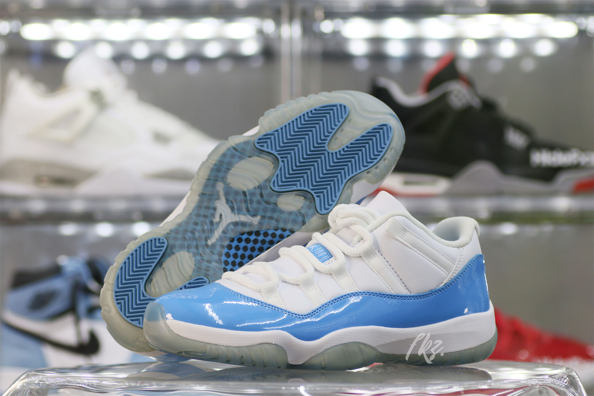 Air Jordan 11 Retro Low UNC