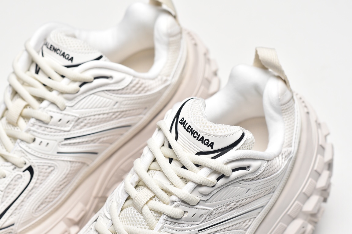 Balenciag* Defender black & white