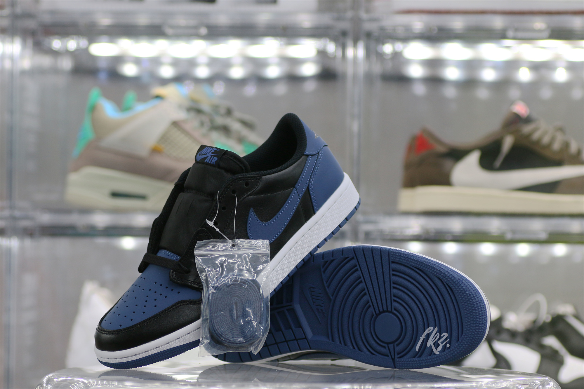 Air Jordan 1 Retro Low OG Mystic Navy