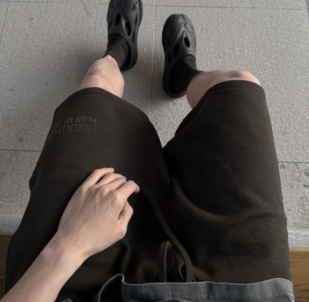 Essenti@ls Flocked alphabet shorts