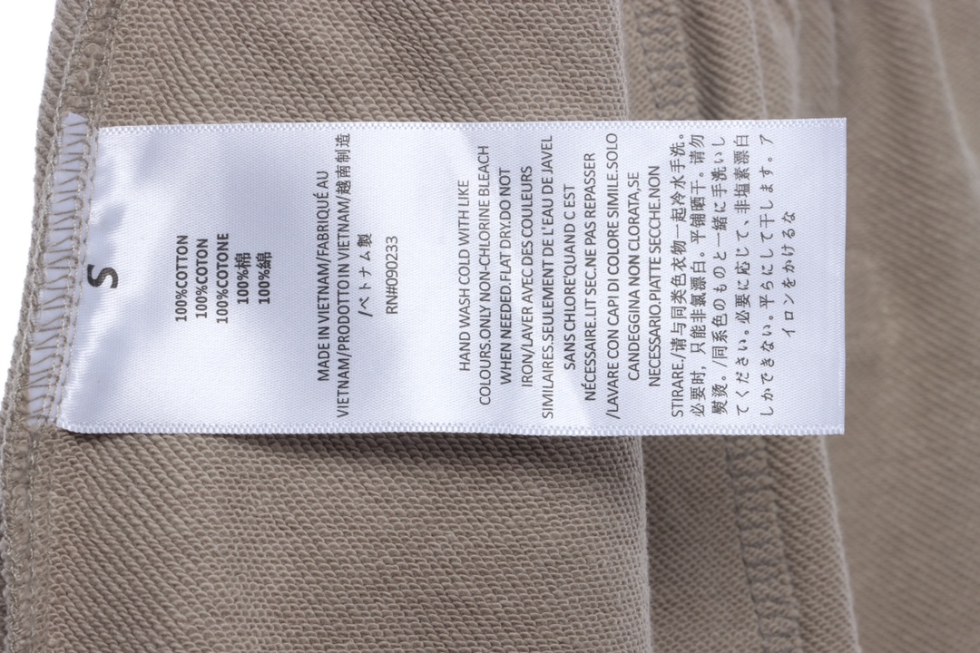 Essenti@ls Flocked alphabet shorts