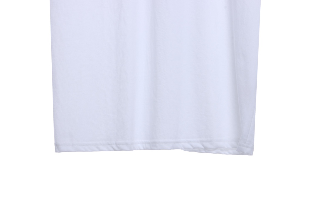 Nike Stuart co-signed the Love letter pattern short sleeves