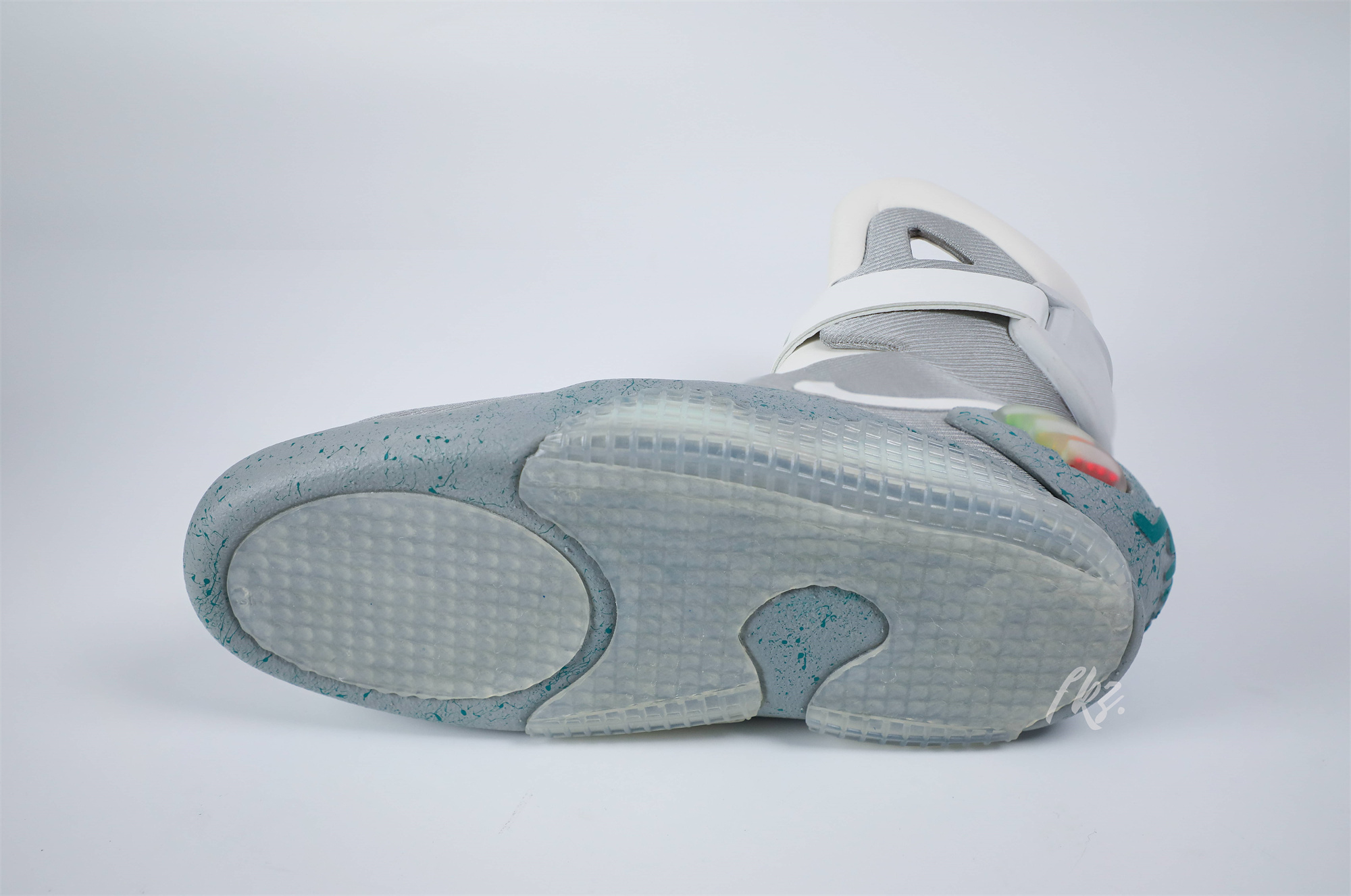 Nike MAG Back To The Future (2016)