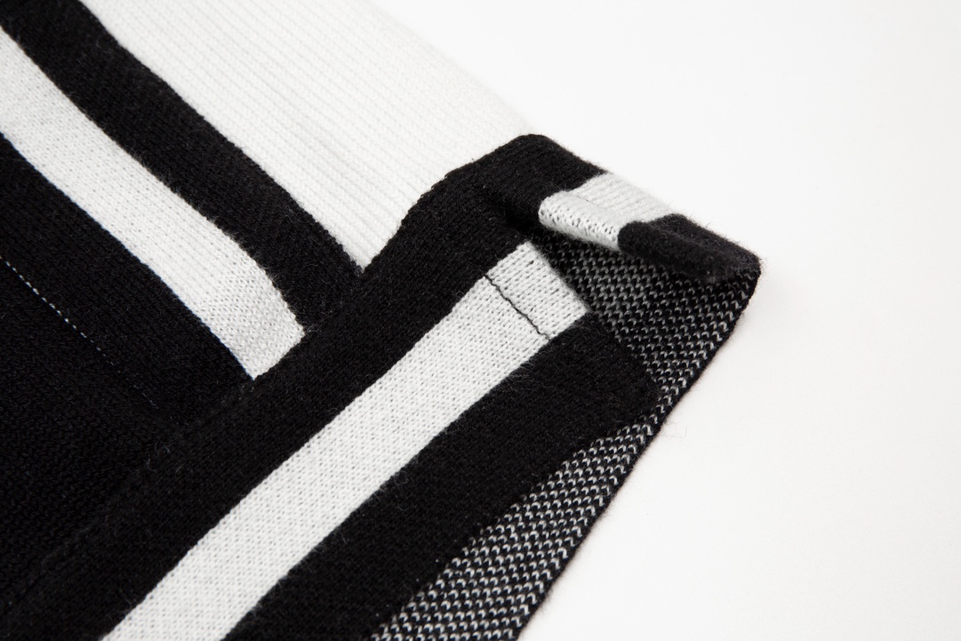 Letter A black and white striped knitted shorts