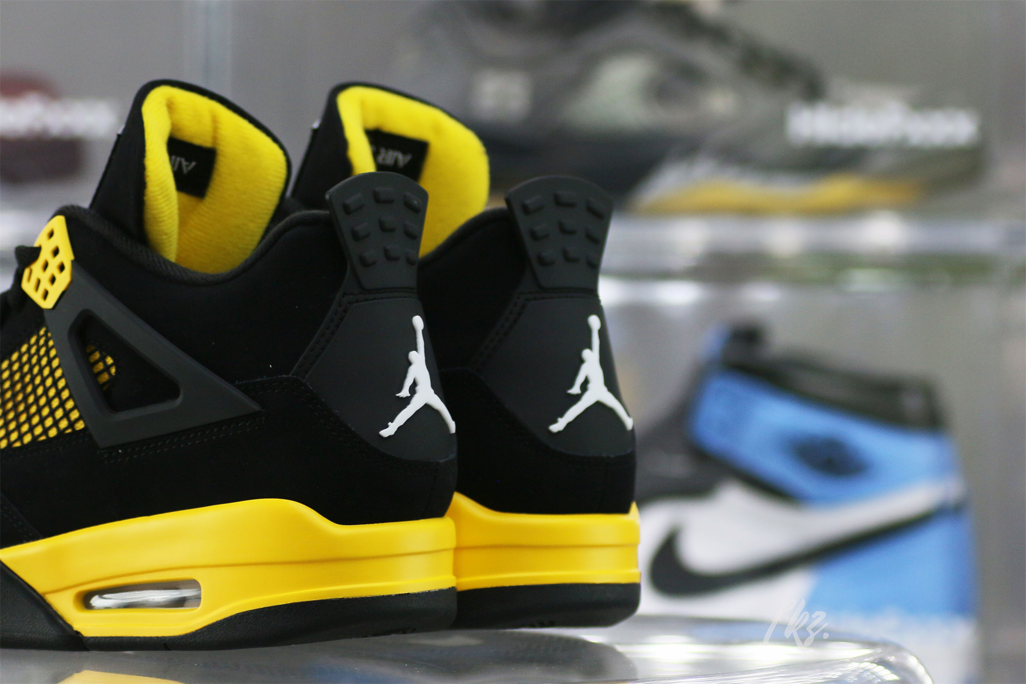 Air Jordan 4 Retro Thunder 2023 (LN5 A1 Batch)