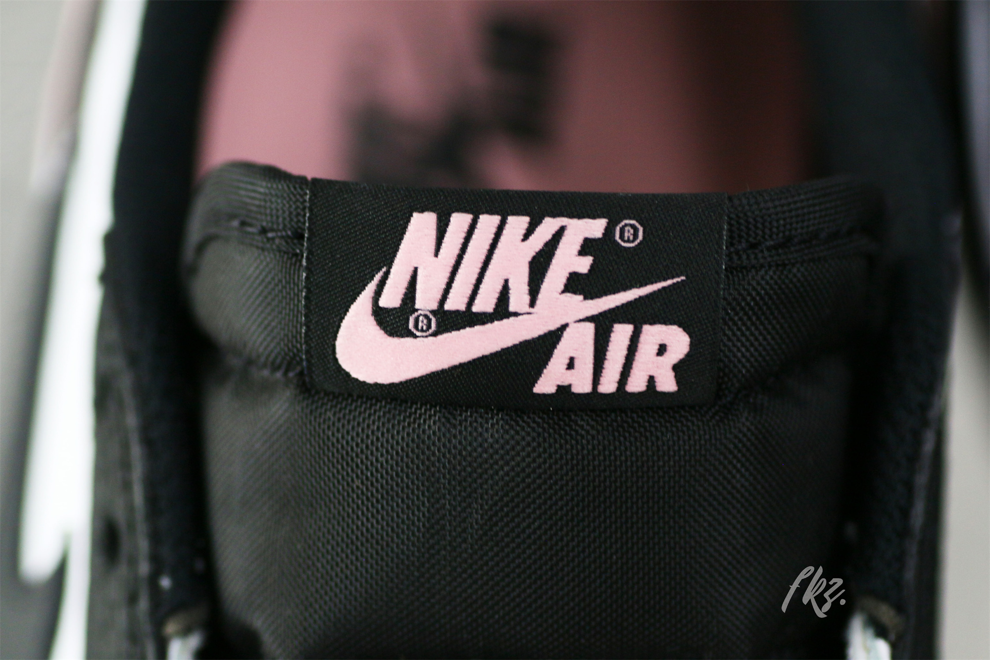 Air Jordan 1 Retro Low OG Bleached Coral 2021