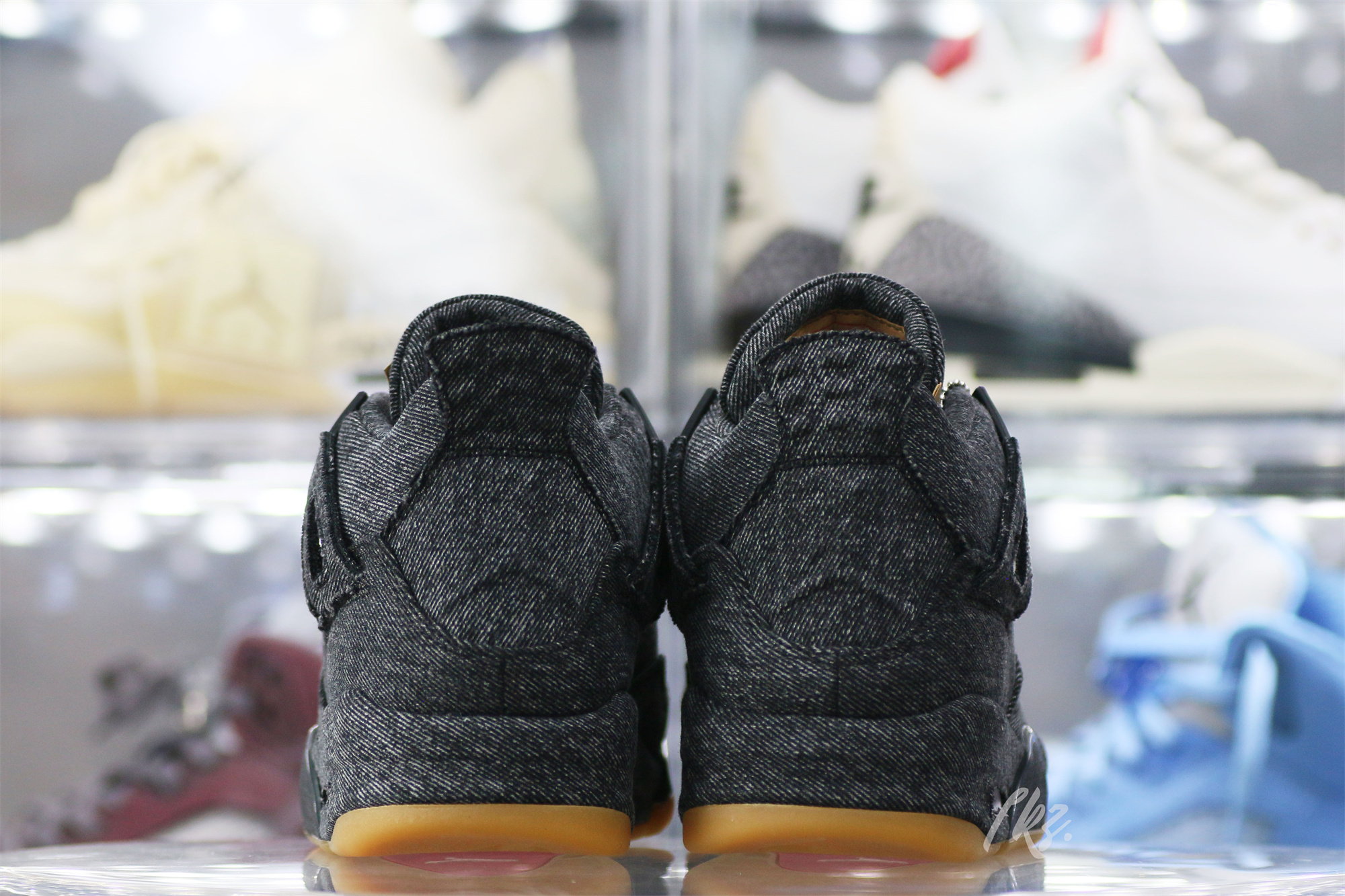Air Jordan 4 Retro Levi’s Black (Levi’s Tag)