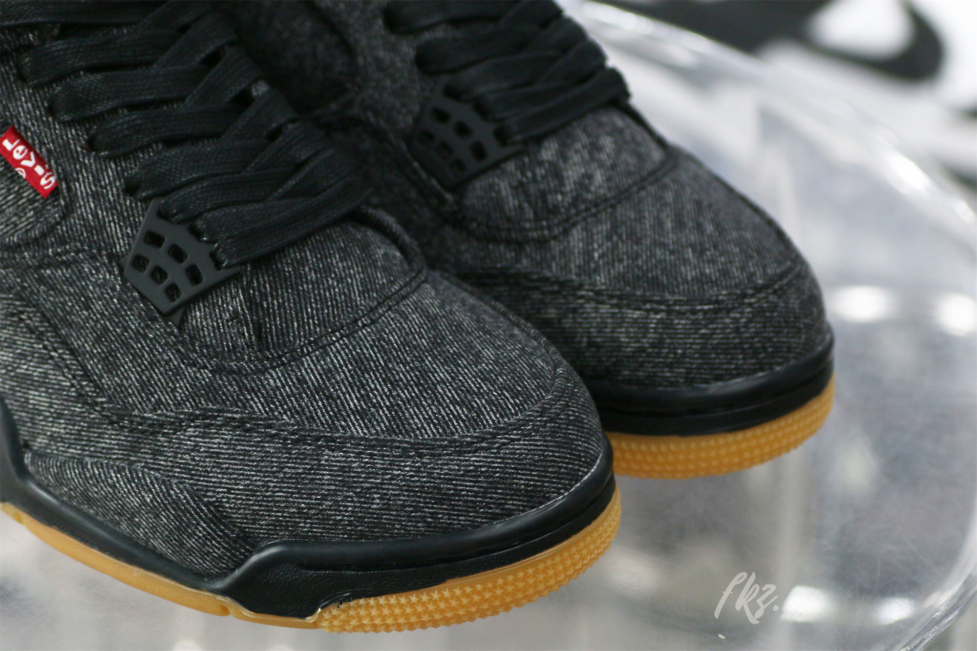 Air Jordan 4 Retro Levi’s Black (Levi’s Tag)