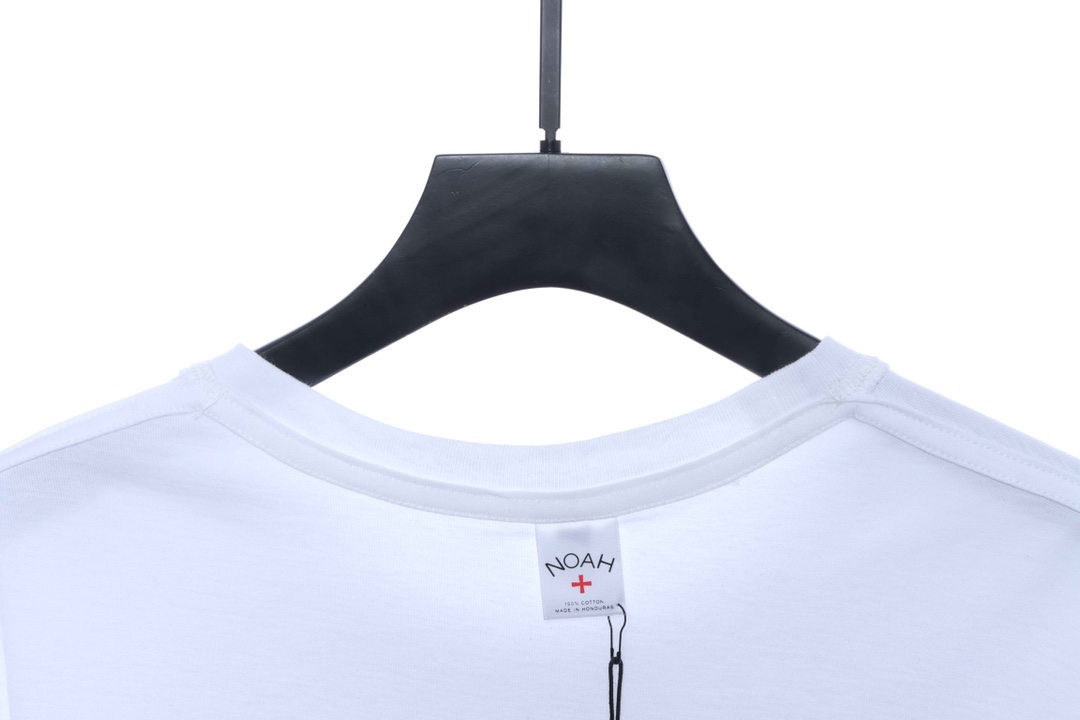 NOAH cross print letter short sleeve