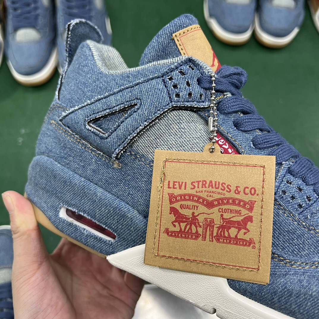 Air Jordan 4 Retro Levi’s Denim (Levi’s Tag)