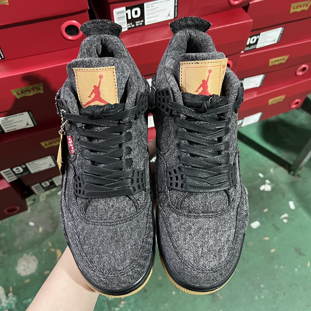 Air Jordan 4 Retro Levi’s Black (Levi’s Tag)