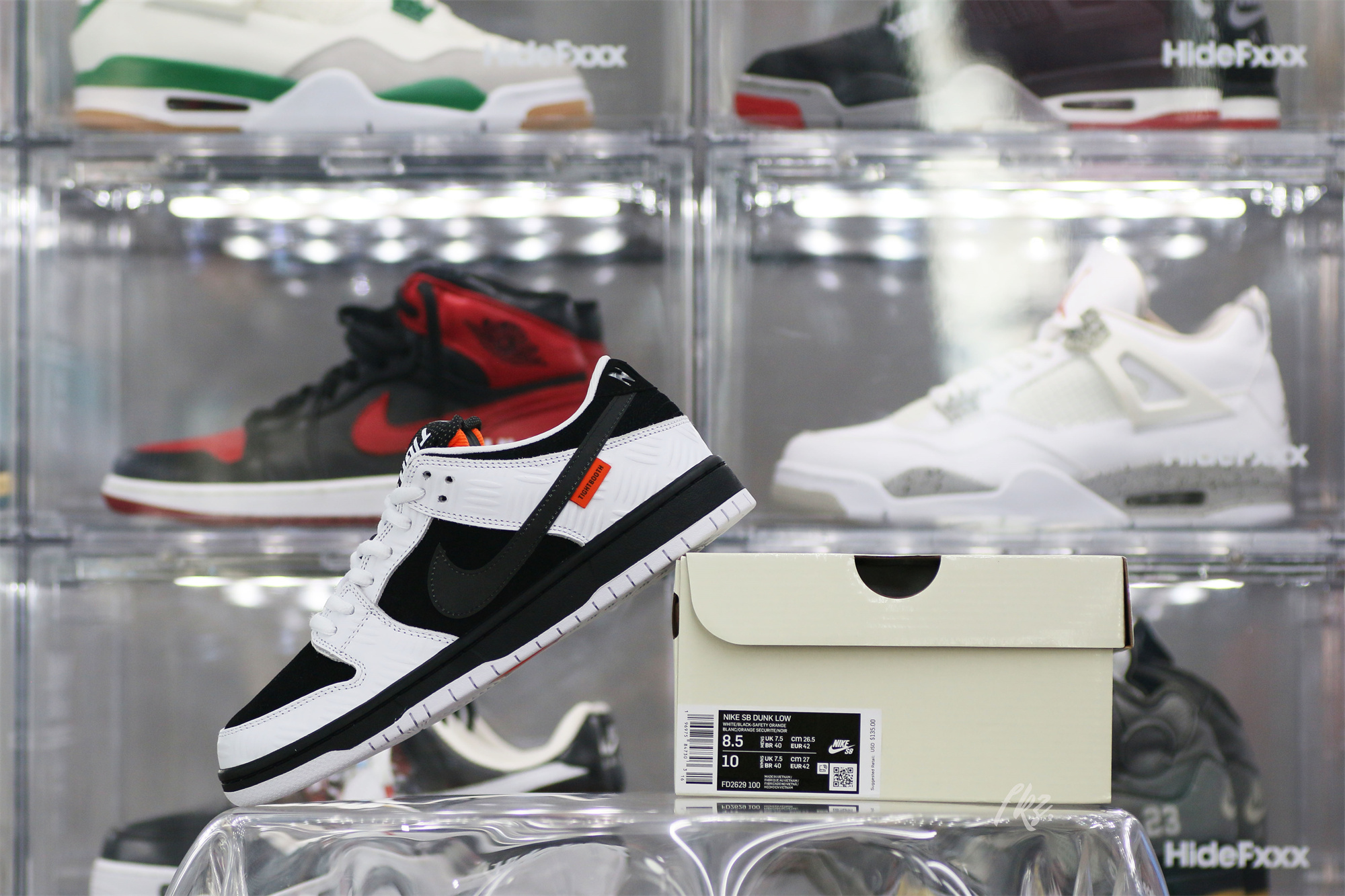 Nike SB Dunk Low TIGHTBOOTH