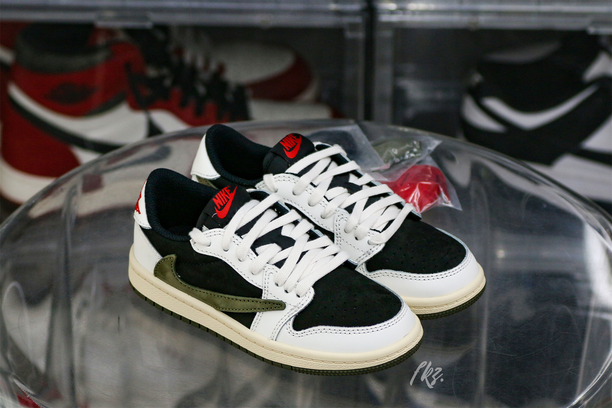 Travis Scott x Jordan 1 Retro Low OG SP Olive Kid (LN5 A1)