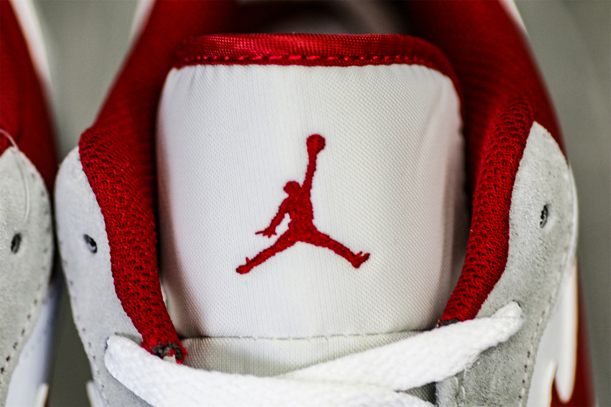 Air Jordan 1 Low SE Light Smoke Grey Gym Red