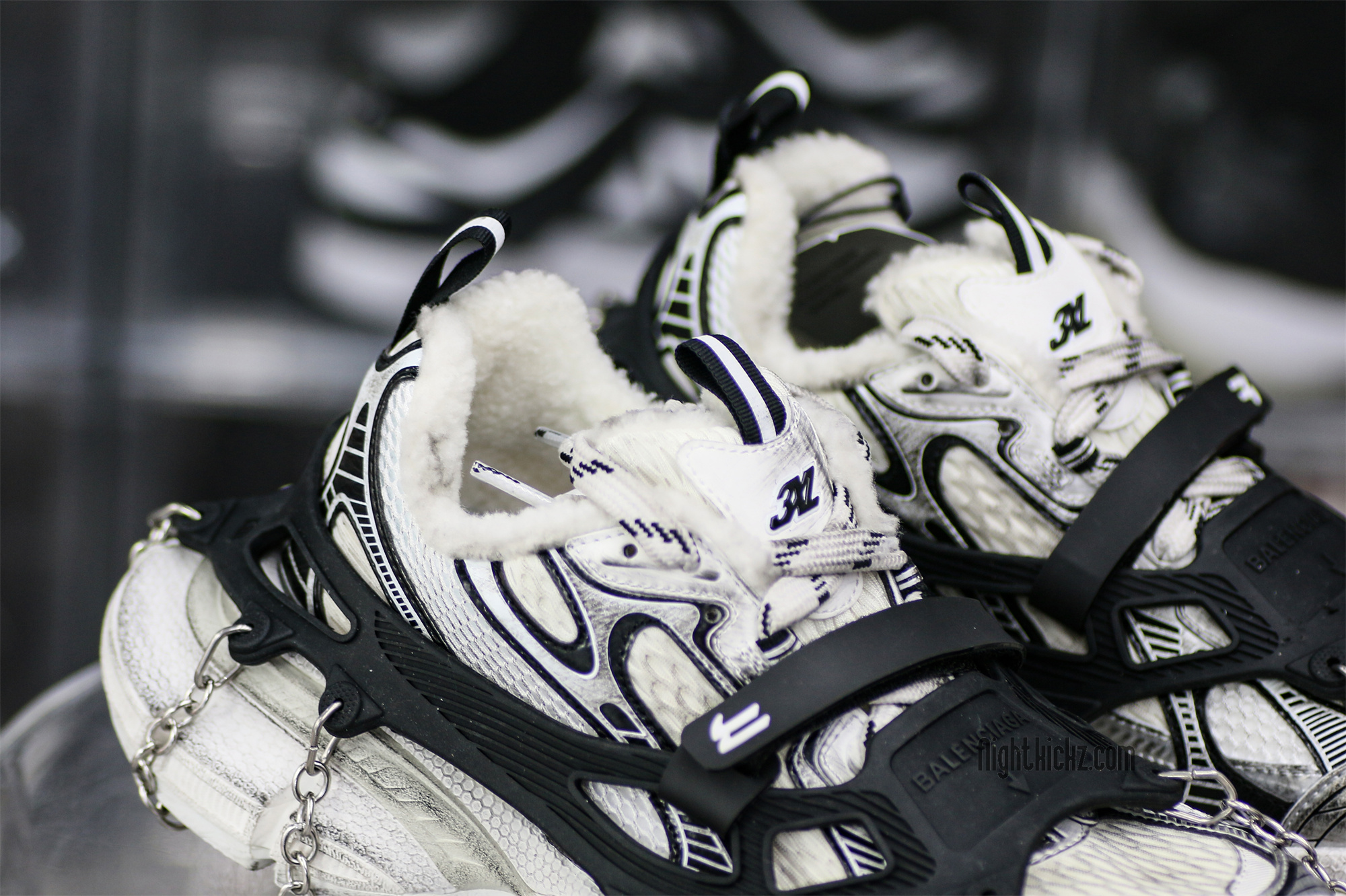 B@lenciag* 3XL Ski Sneaker in White (Removable footwear chains)