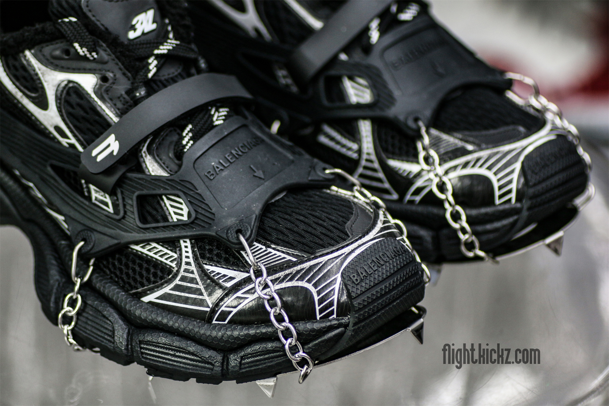 B@lenciag* 3XL Ski Sneaker in Black and white (Removable footwear chains)