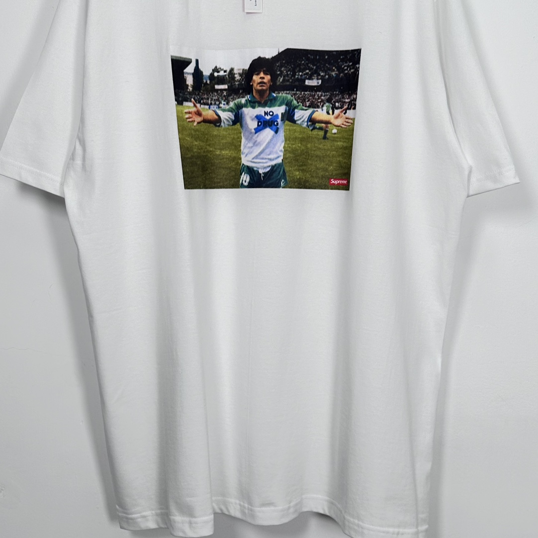 Suprem3 24SS Maradona Tee(2 Colors)