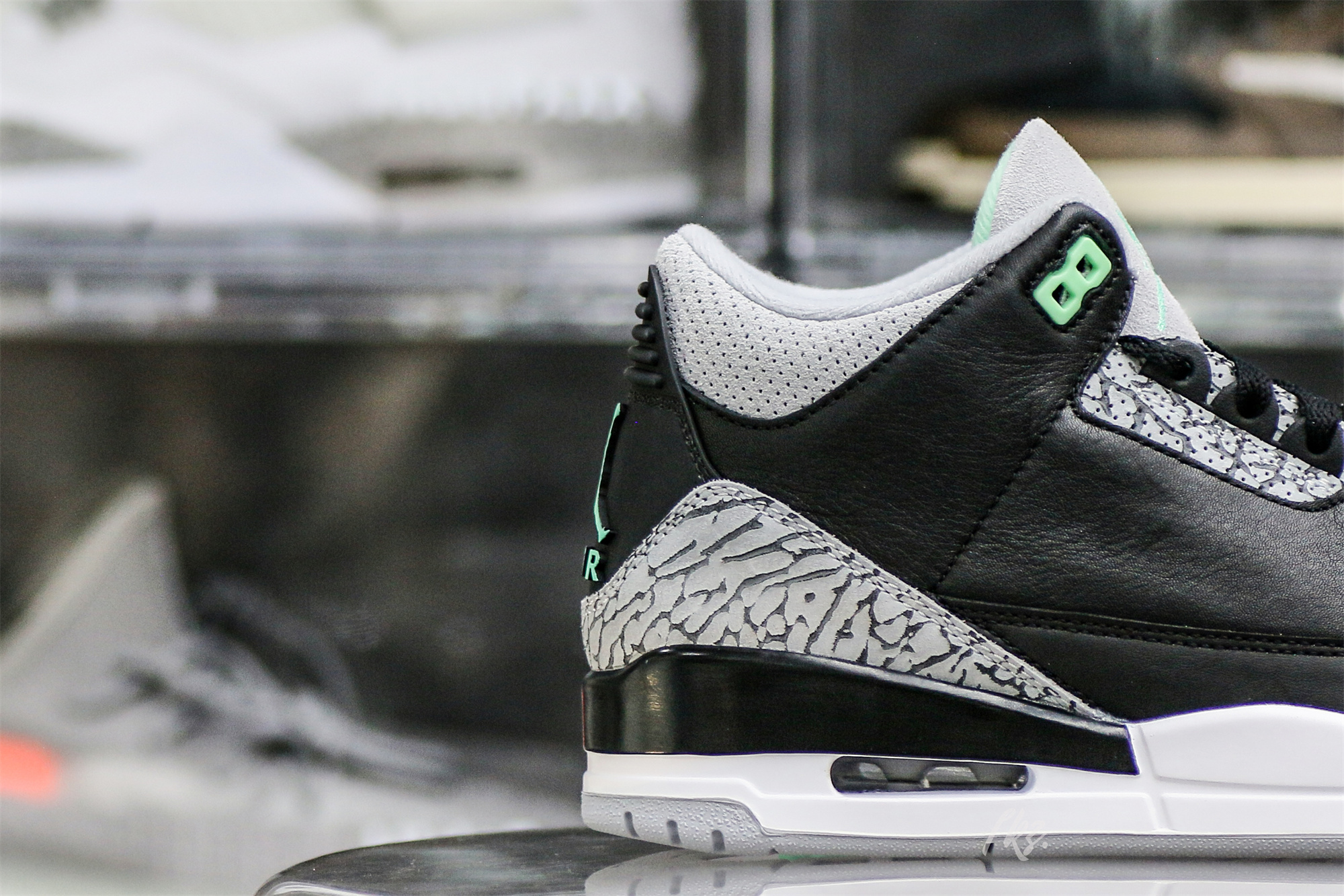 Air Jordan 3 Retro Green Glow 2024