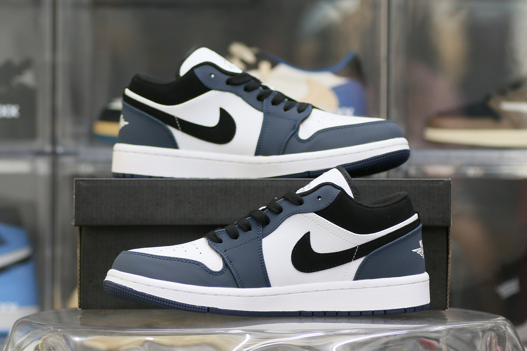 Jordan 1 Low Retro Navy