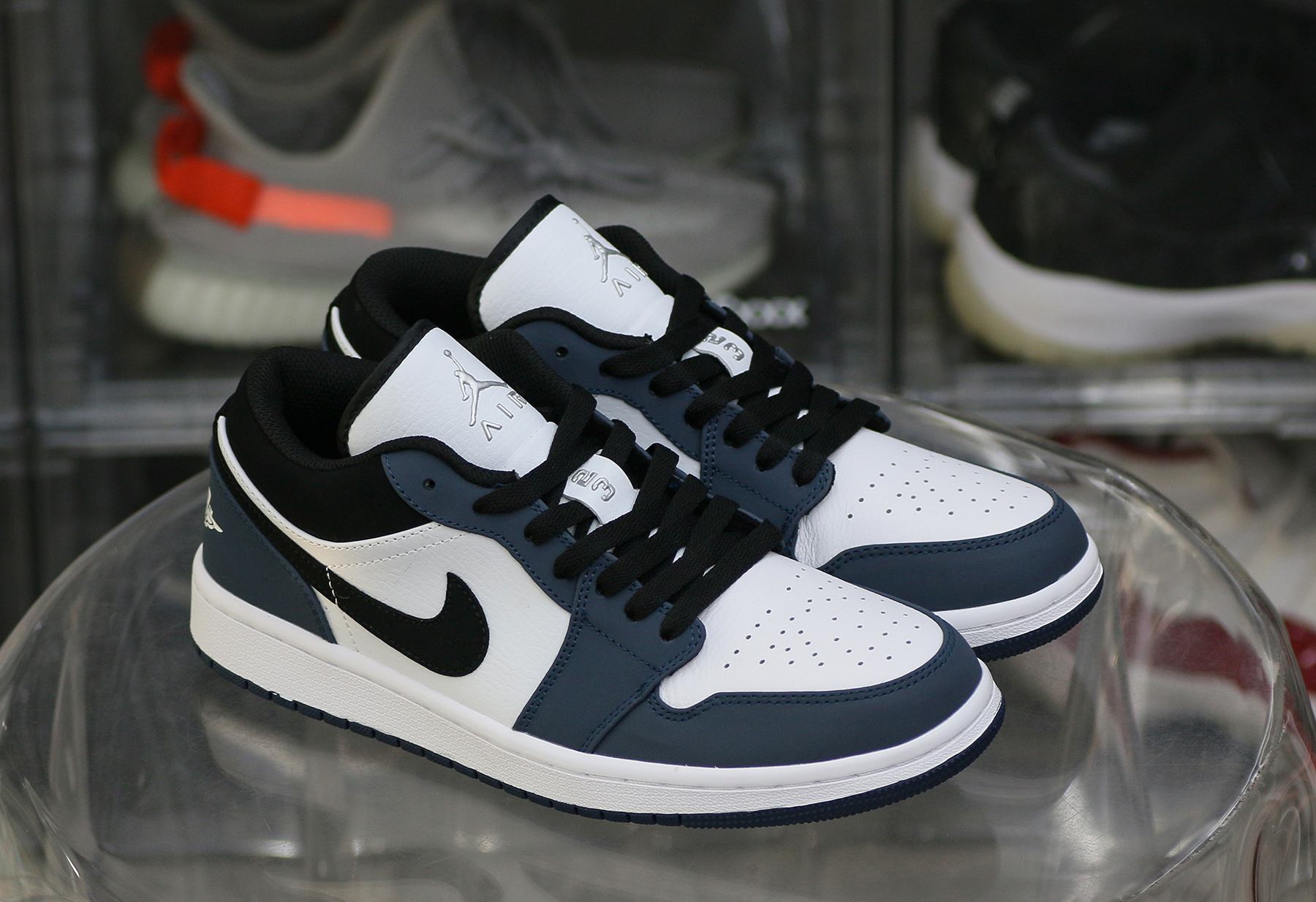 Jordan 1 Low Retro Navy