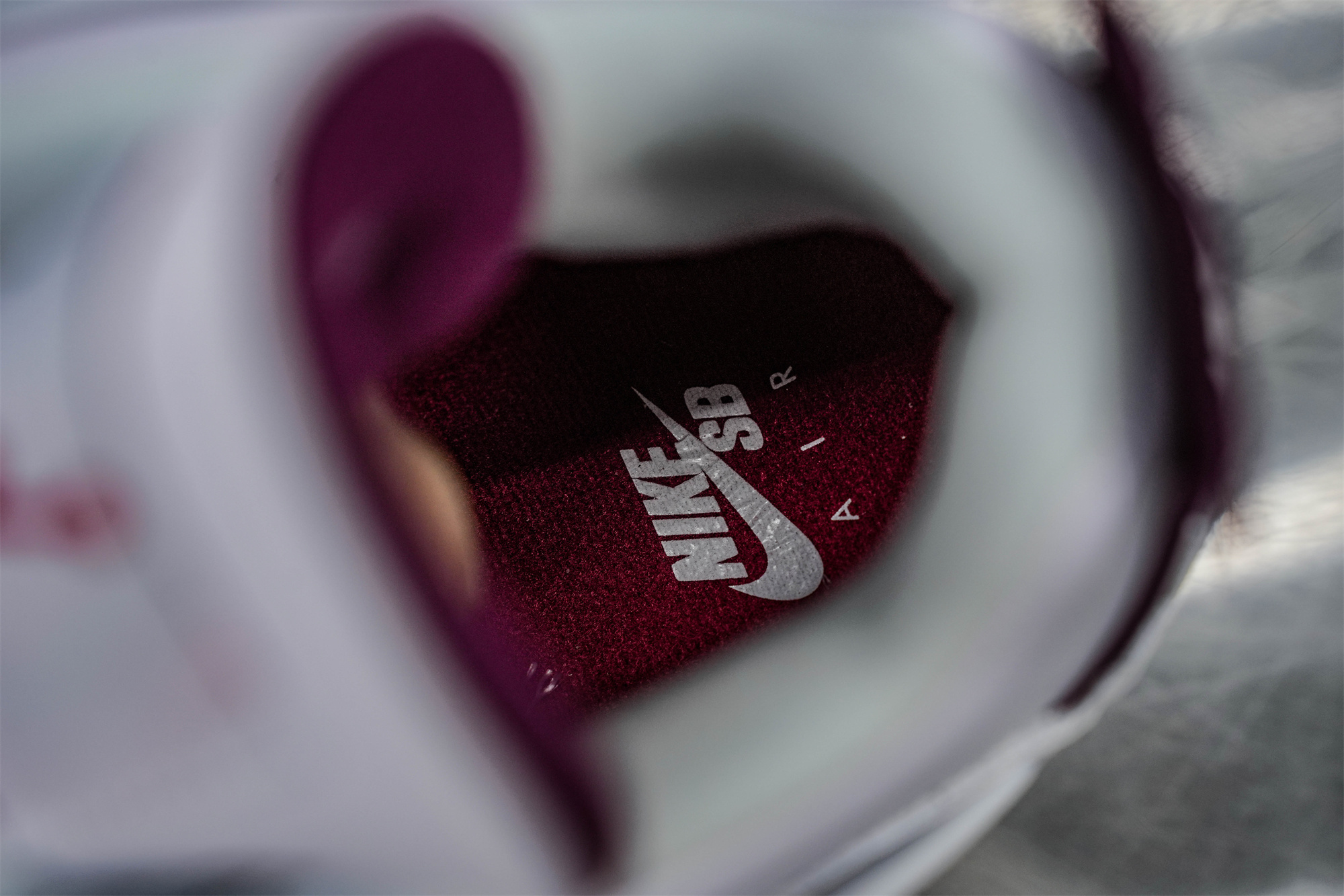 Air Jordan 4 Retro SP X Nike SB Bordeaux Red