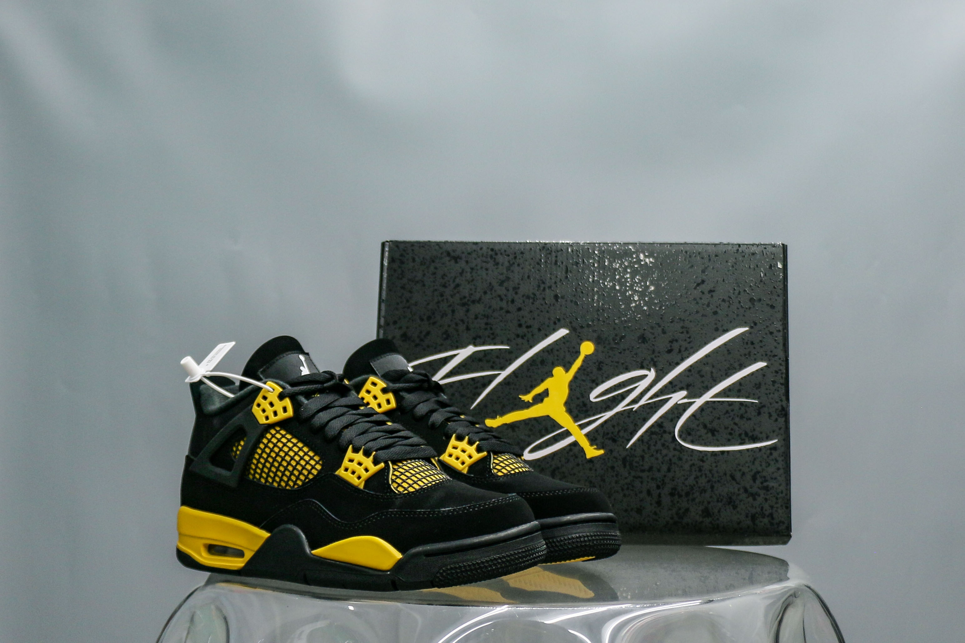 Jordan 4 Retro Thunder (2023) (A2 Batch)