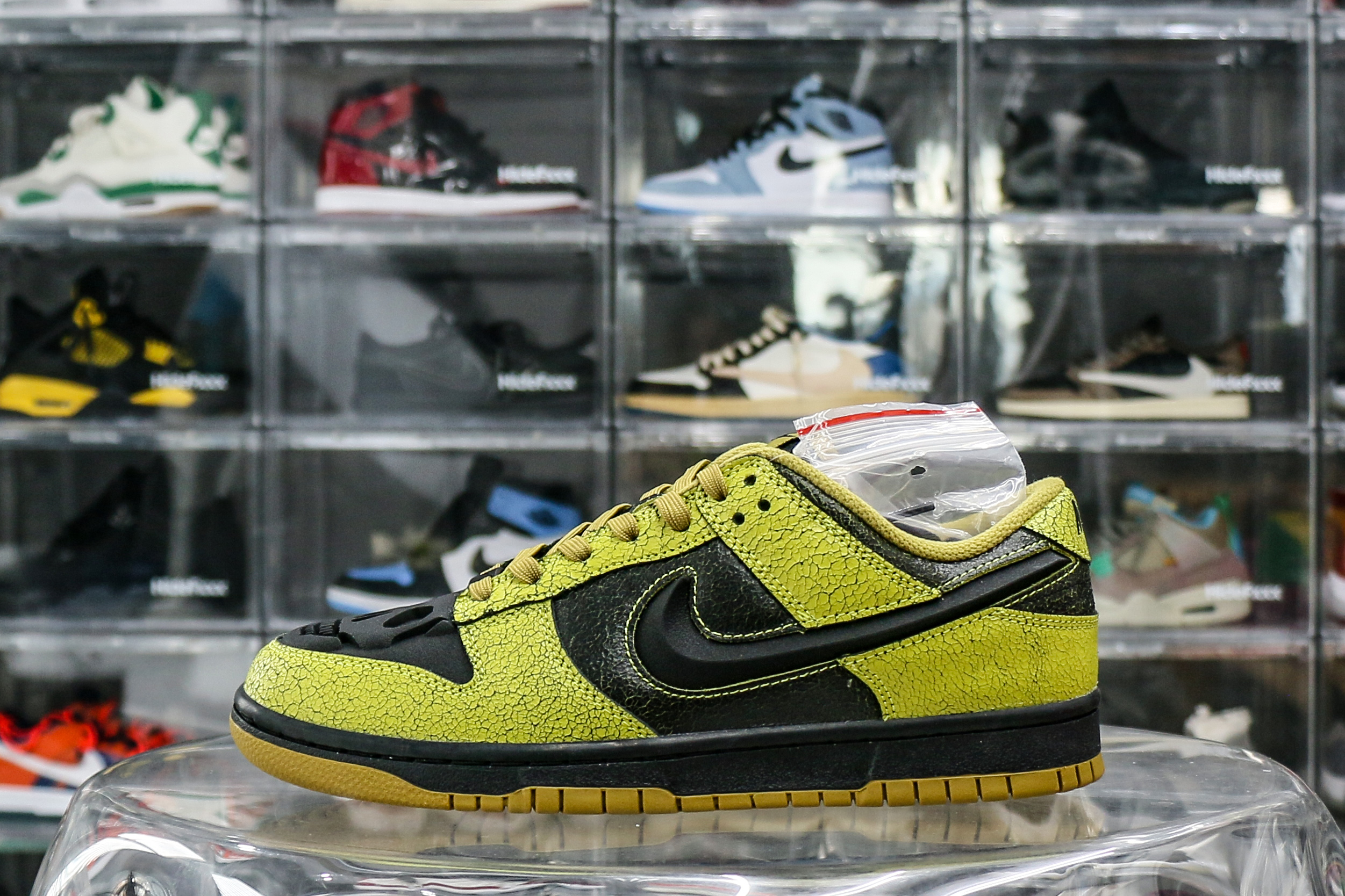 Nike Dunk Low QS Halloween Skull