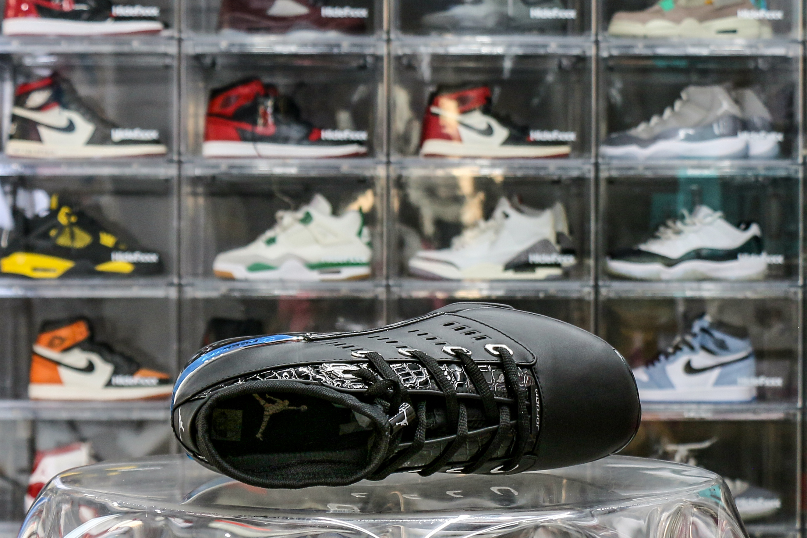 Jordan 17 OG Low Black Chrome (Regular box)