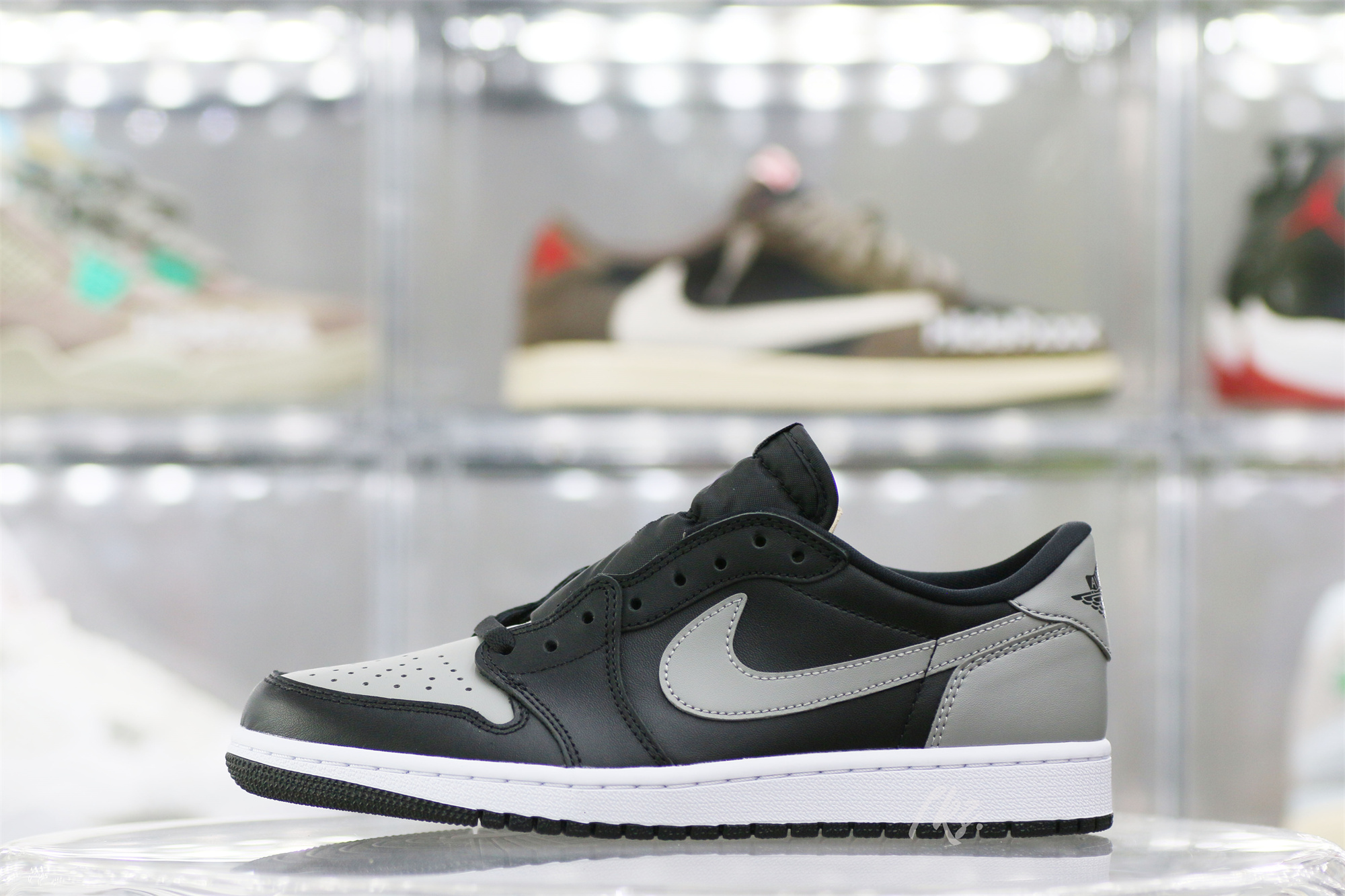 Jordan 1 Retro Low Shadow 2015