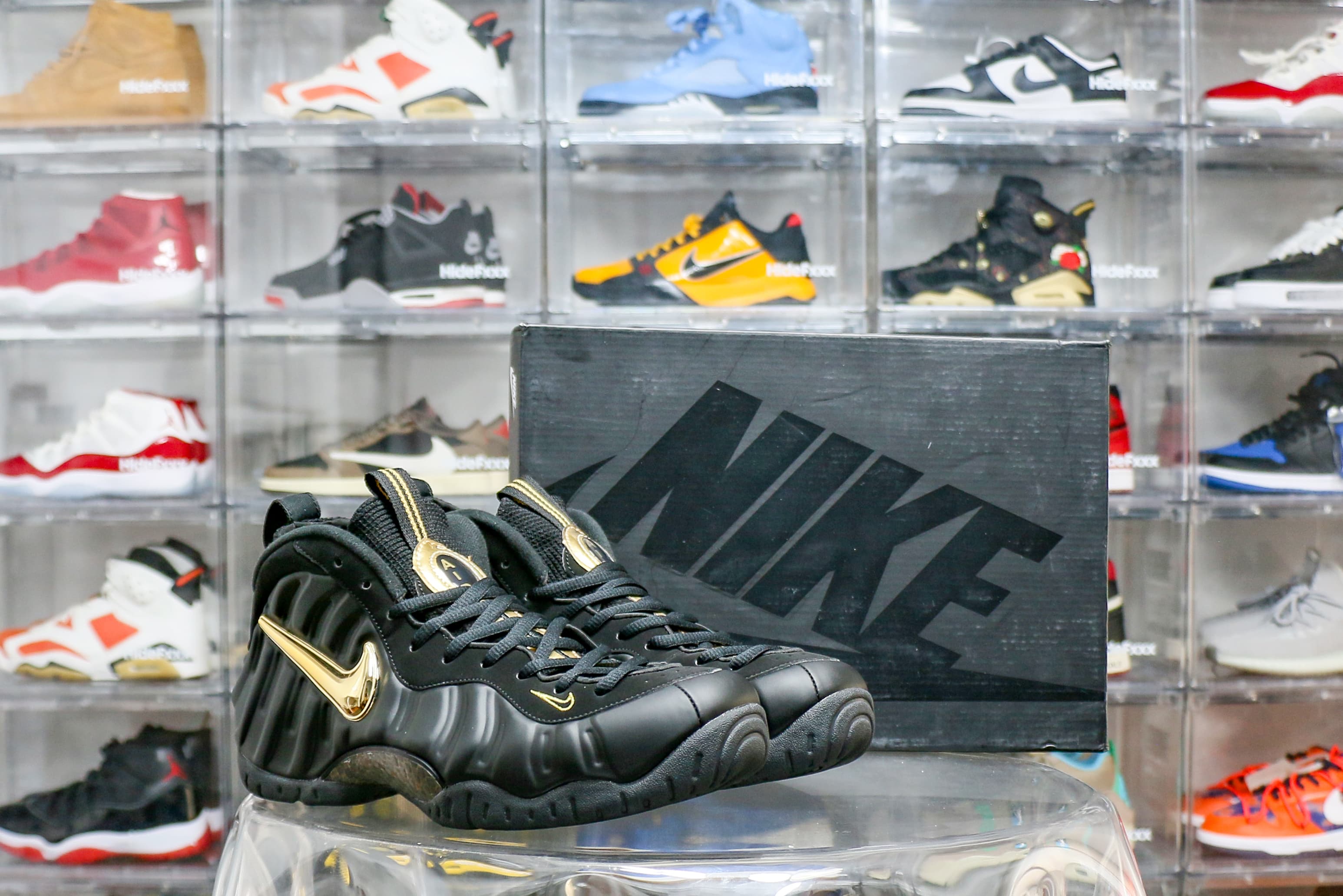 Nike Foamposite Pro Black Metallic Gold
