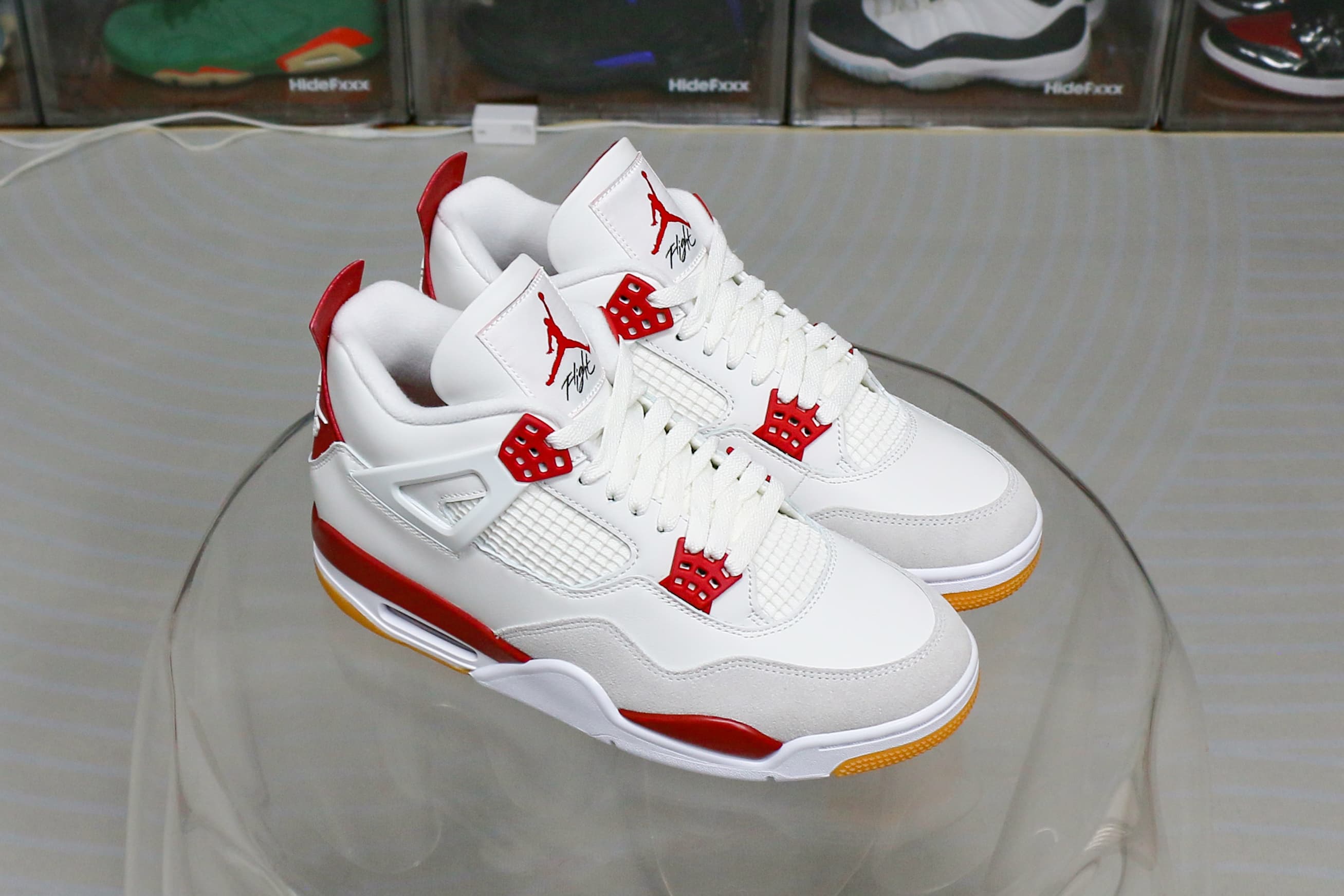 Nike SB x Air Jordan 4 Varsity Red is a Family & Friends (LN5 A1 Batch)