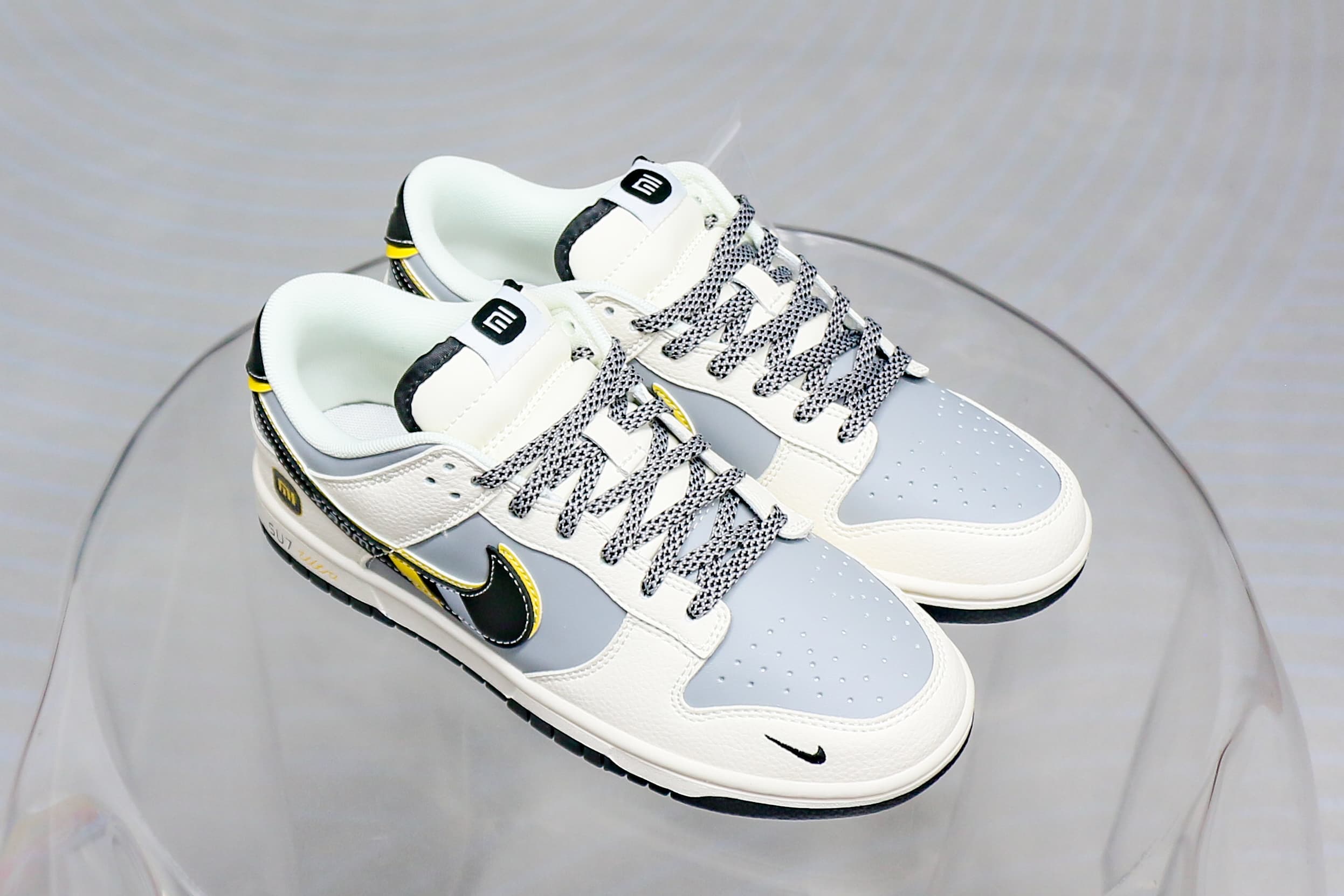 Nike SB Dunk Low x Xiaomi Su7