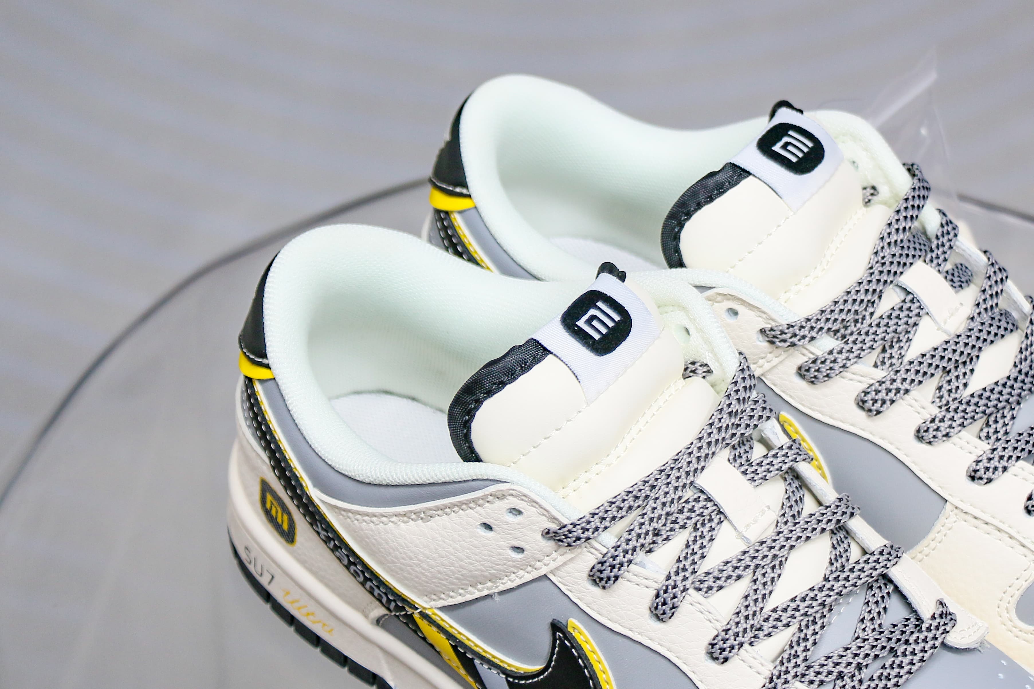 Nike SB Dunk Low x Xiaomi Su7