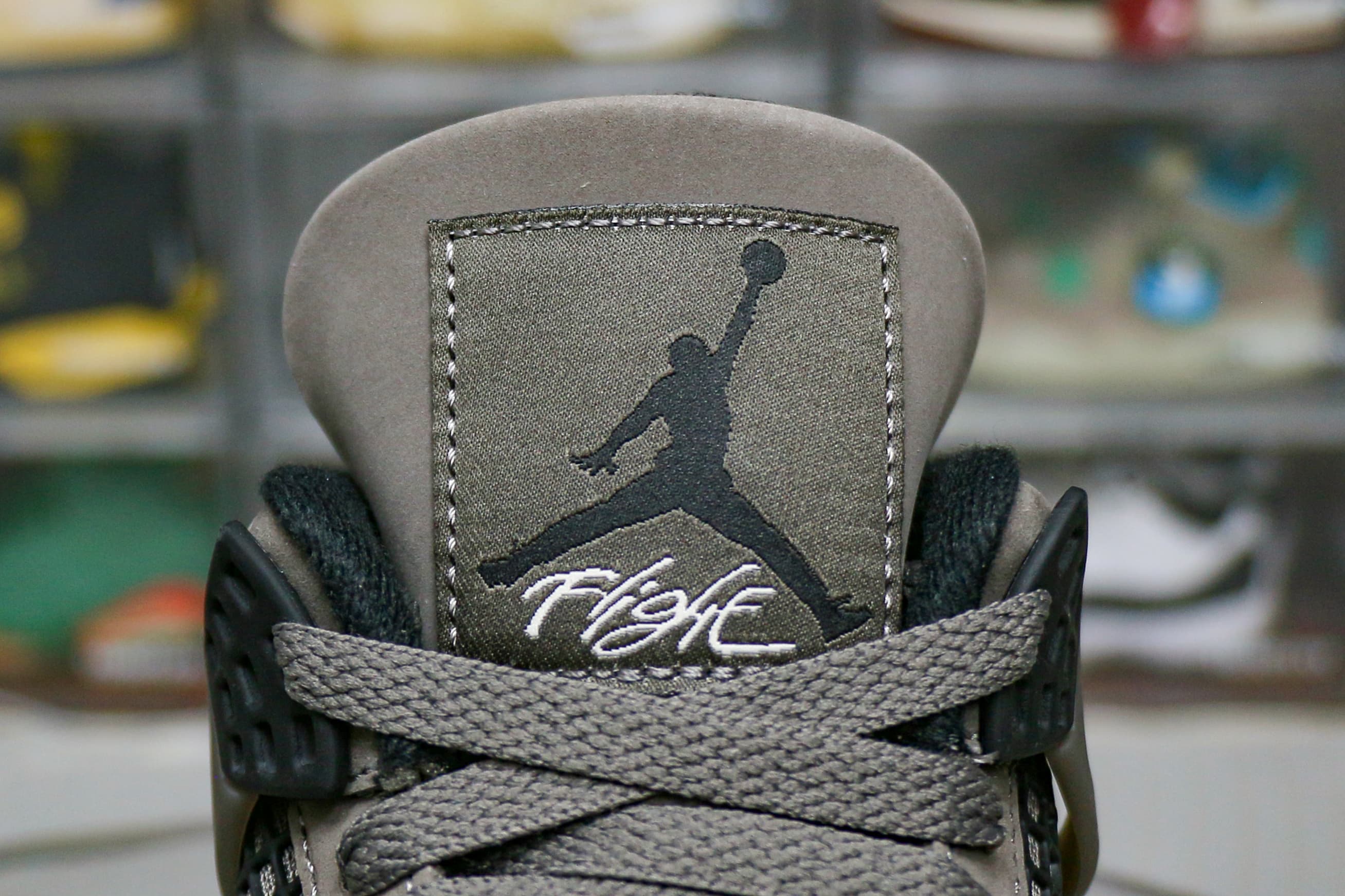 Jordan 4 Retro Cave Stone 2025 (LN5 A1 Batch)