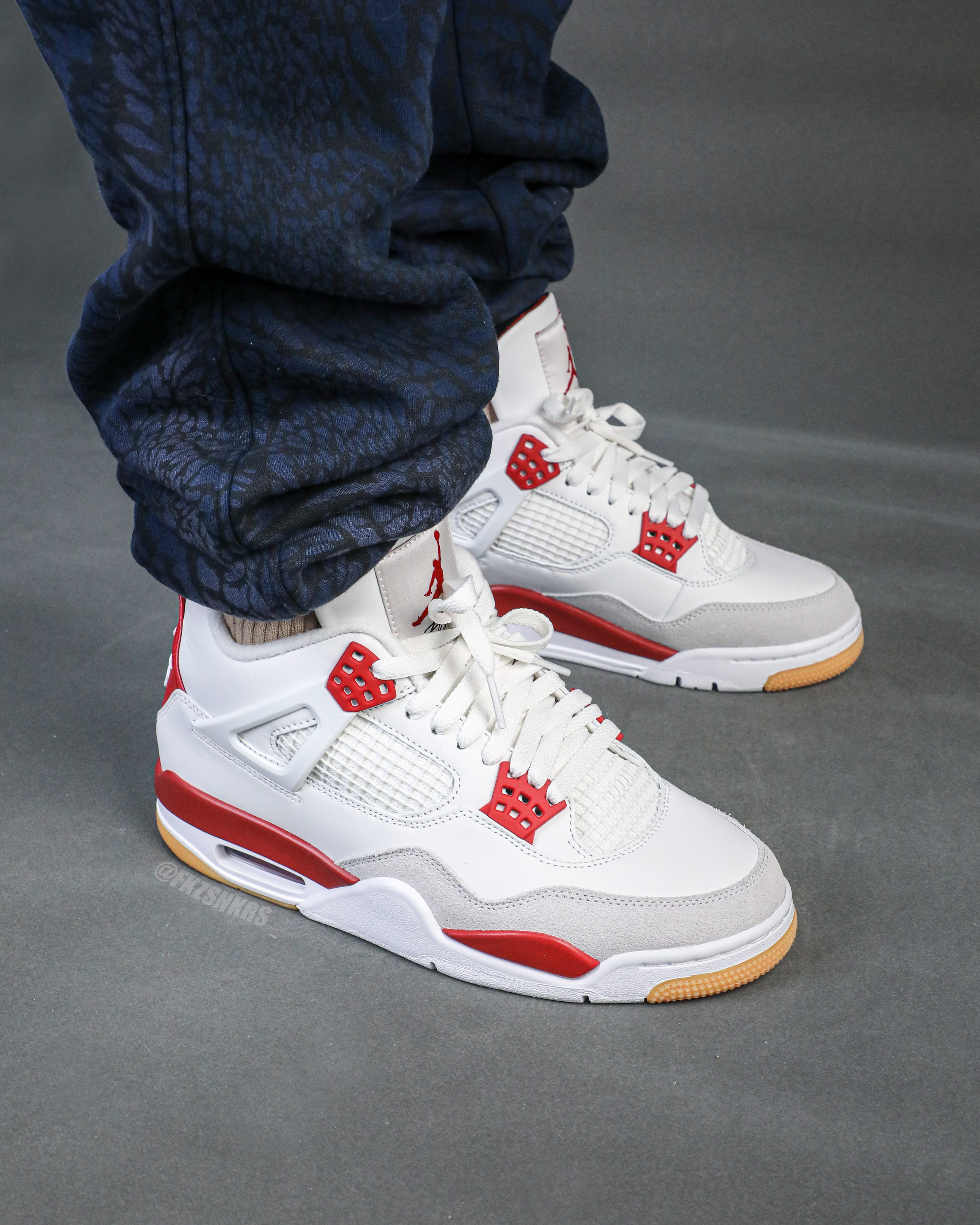 Nike SB x Air Jordan 4 Varsity Red is a Family & Friends (LN5 A1 Batch)