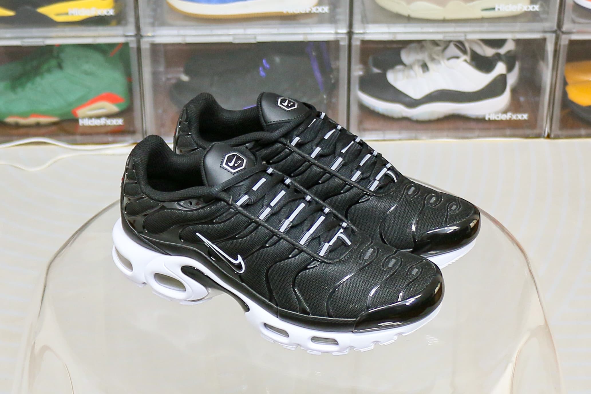 Nike Air Max Plus Black White